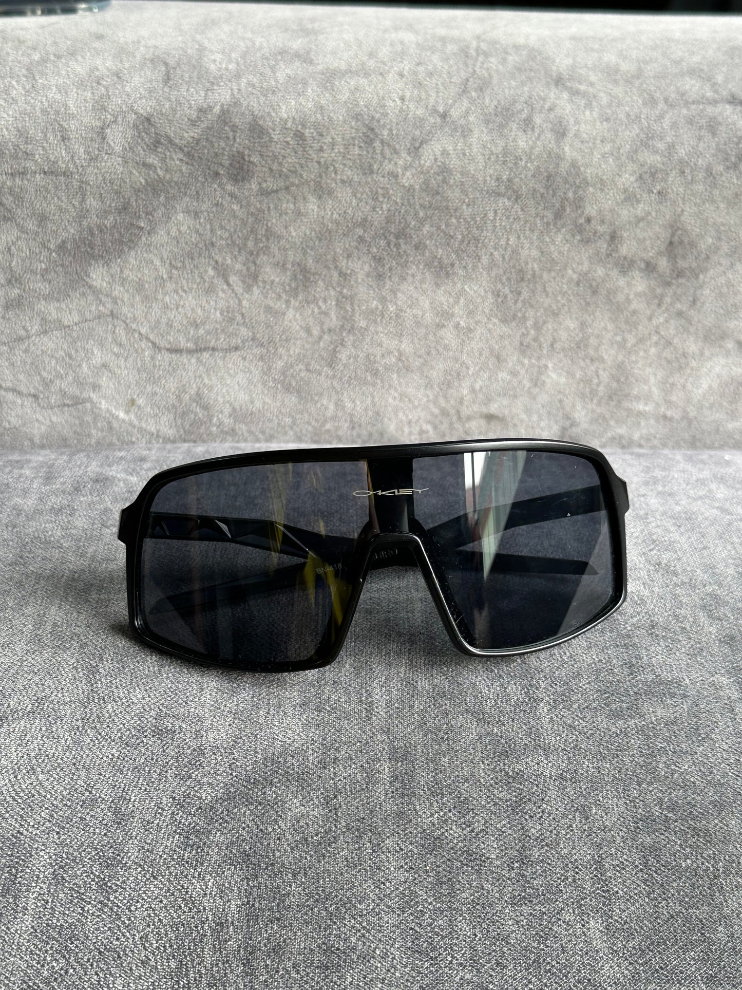 OAKLEY