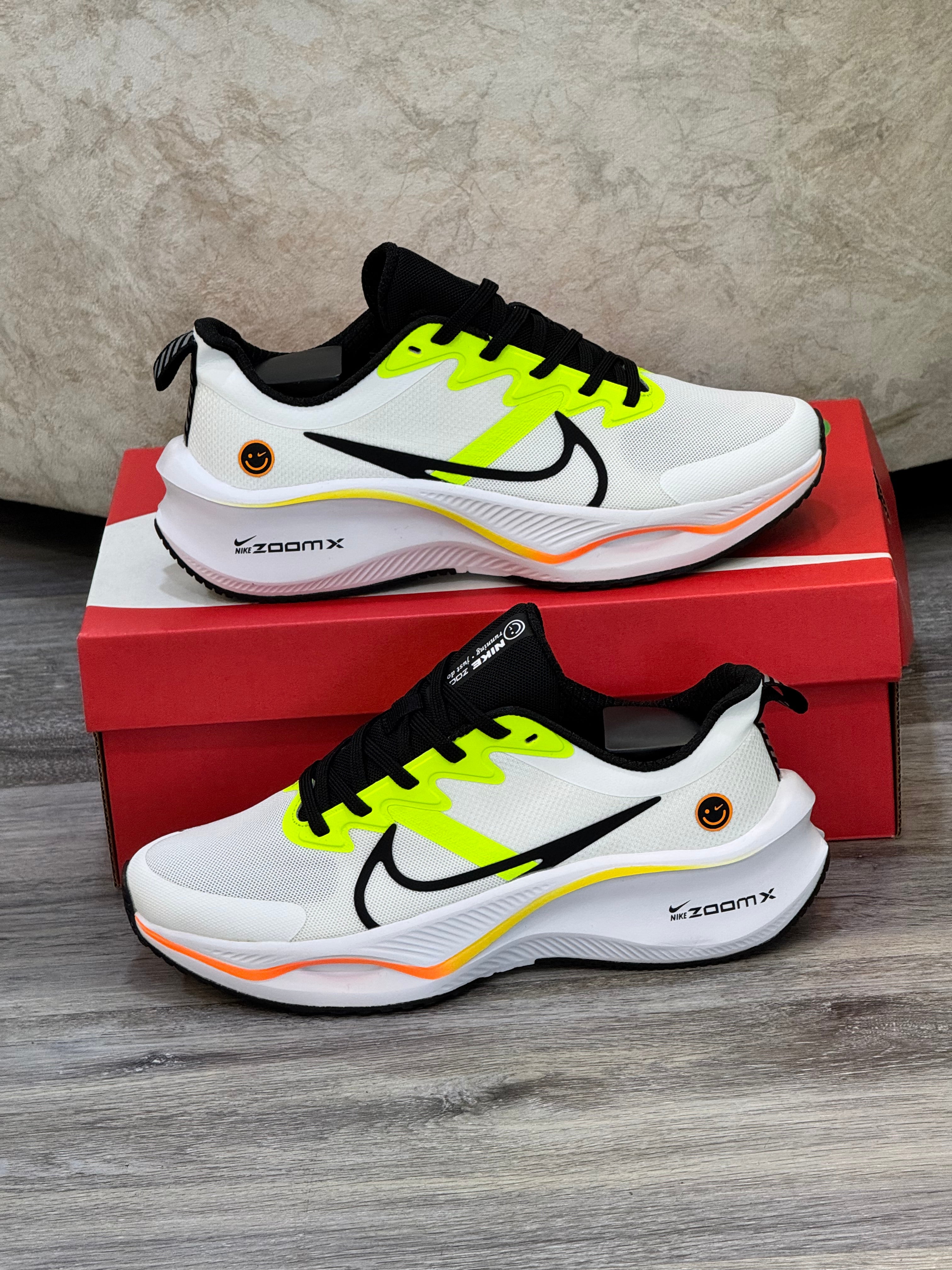 NIKE ZOOMX SMILE