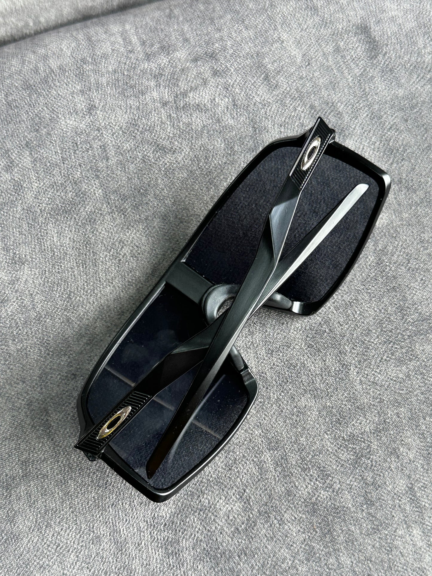 OAKLEY