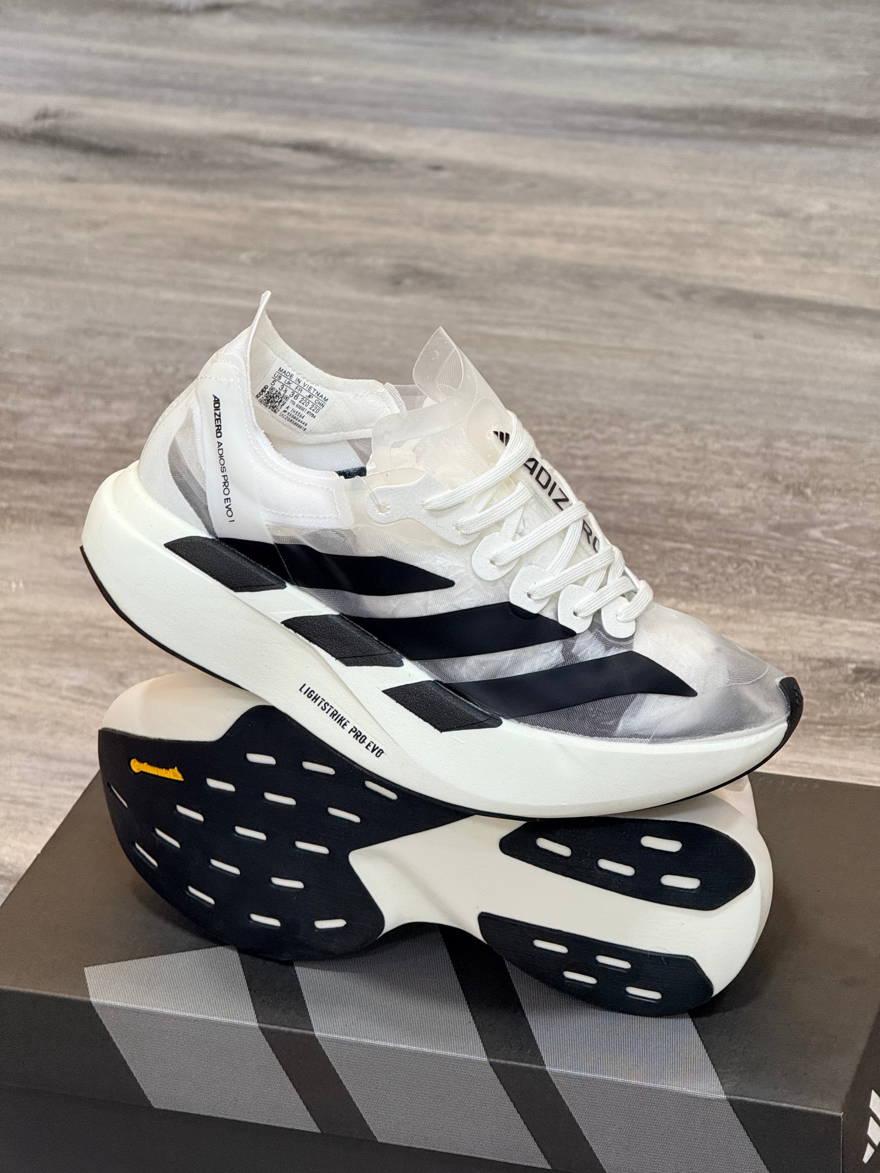 Adidas evo1 アディオスプロ 1 adidas PRO EVO 1 レビュー 異次元の軽