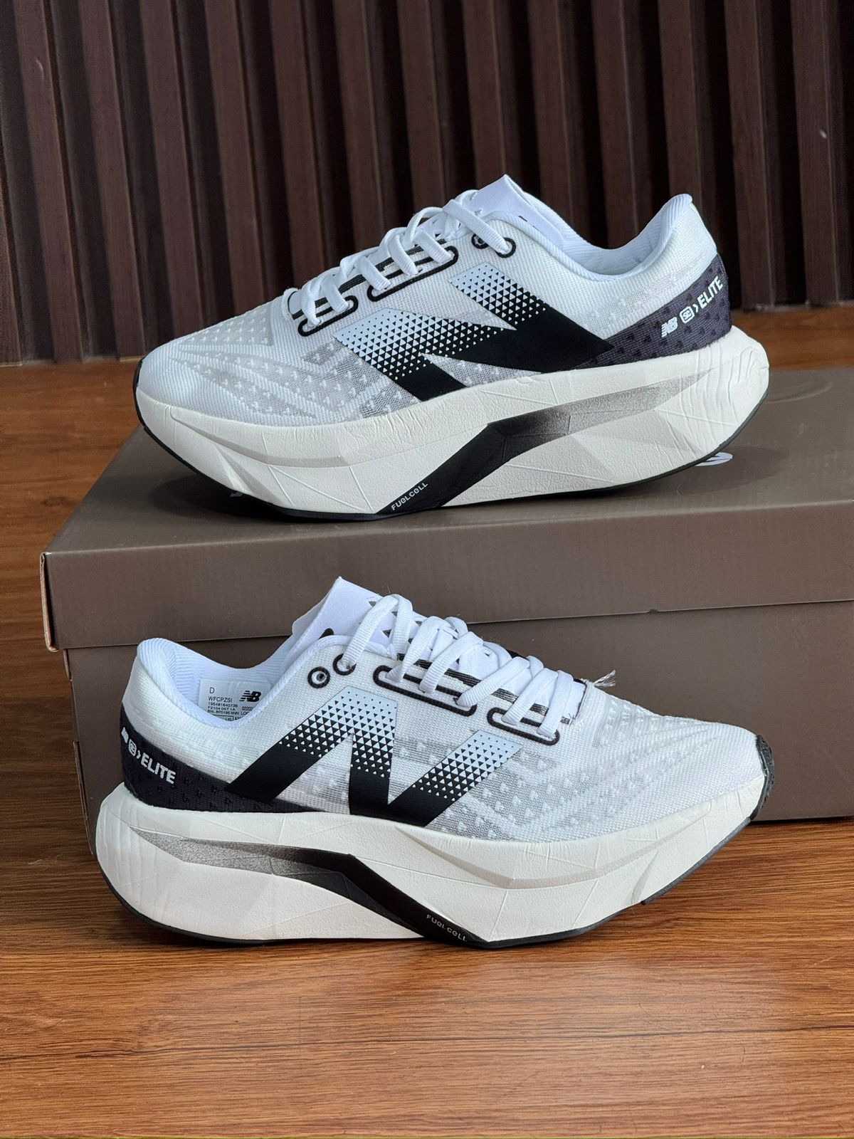 NEW BALANCE ELITE V4 HOMBRE