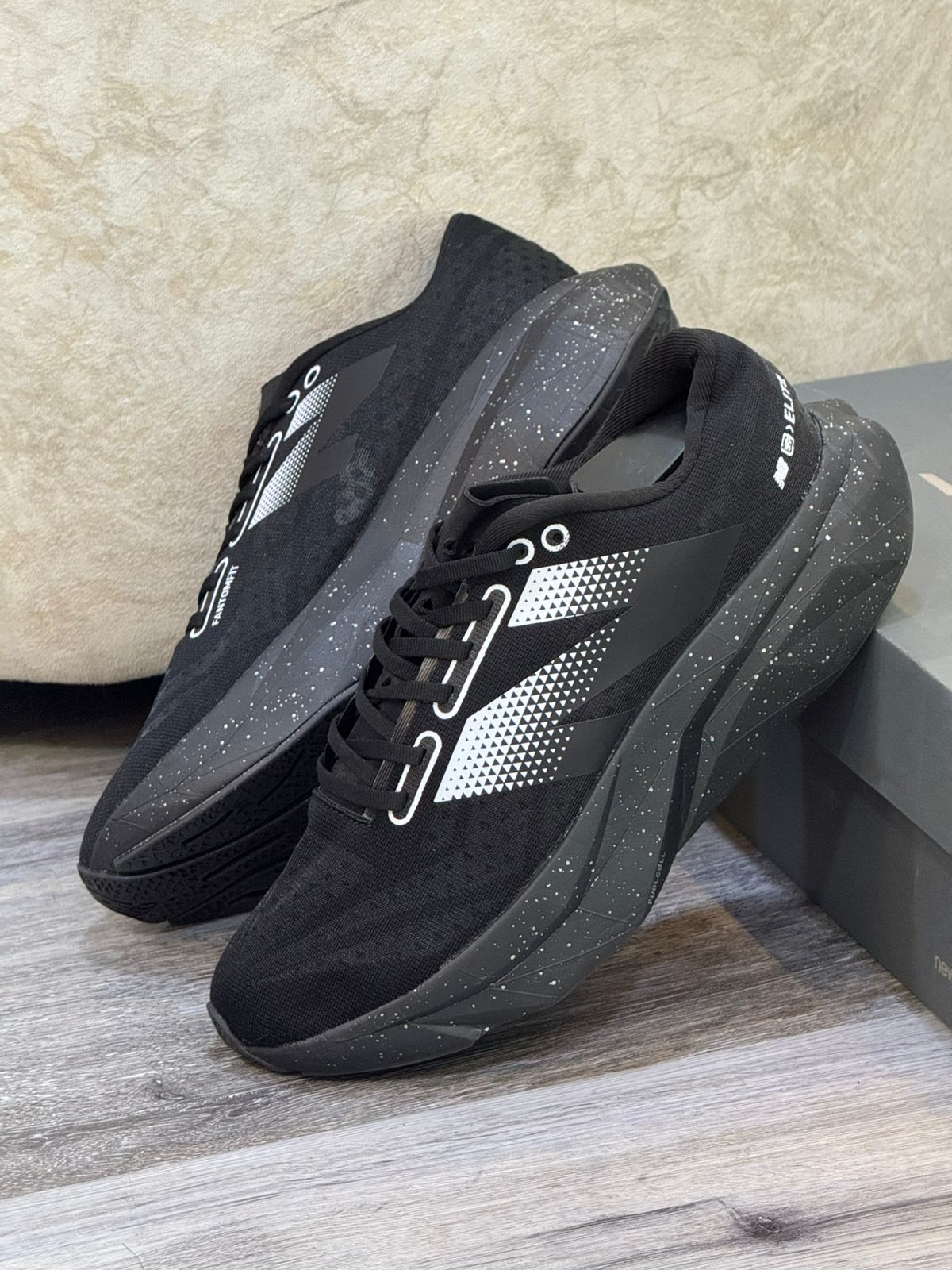 NEW BALANCE ELITE V4 HOMBRE