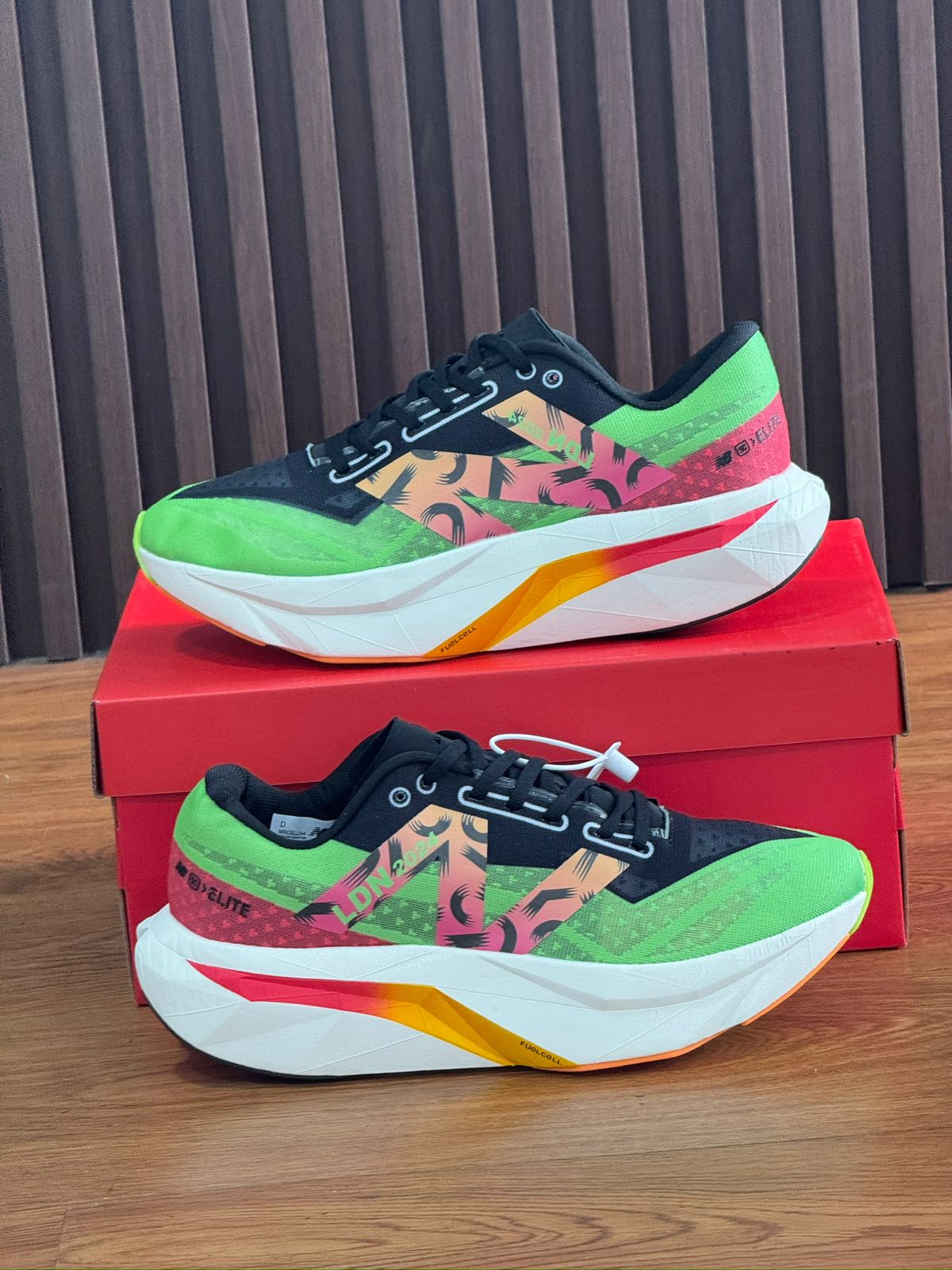 NEW BALANCE ELITE V4 HOMBRE