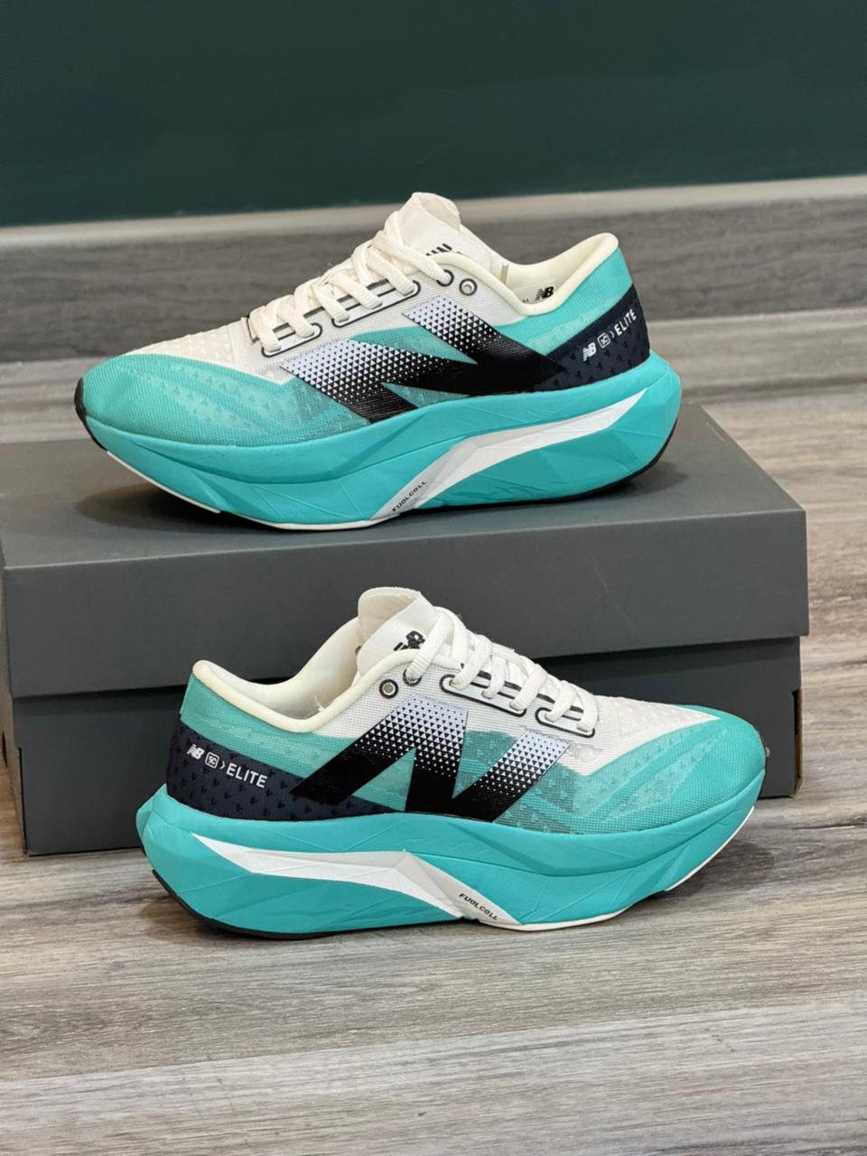 NEW BALANCE ELITE V4 DAMA