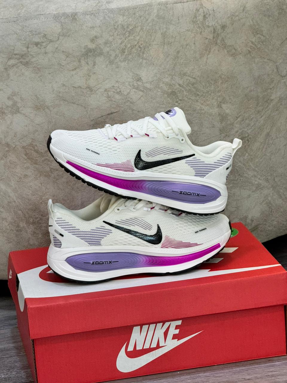 NIKE VOMERO 18 DAMA