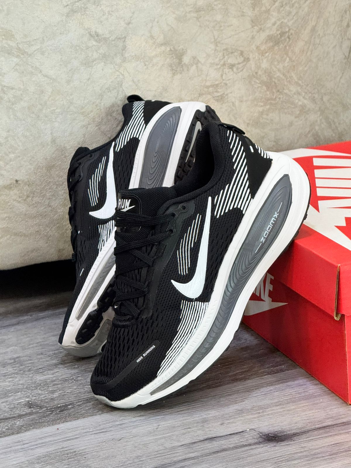 NIKE VOMERO 18 HOMBRE