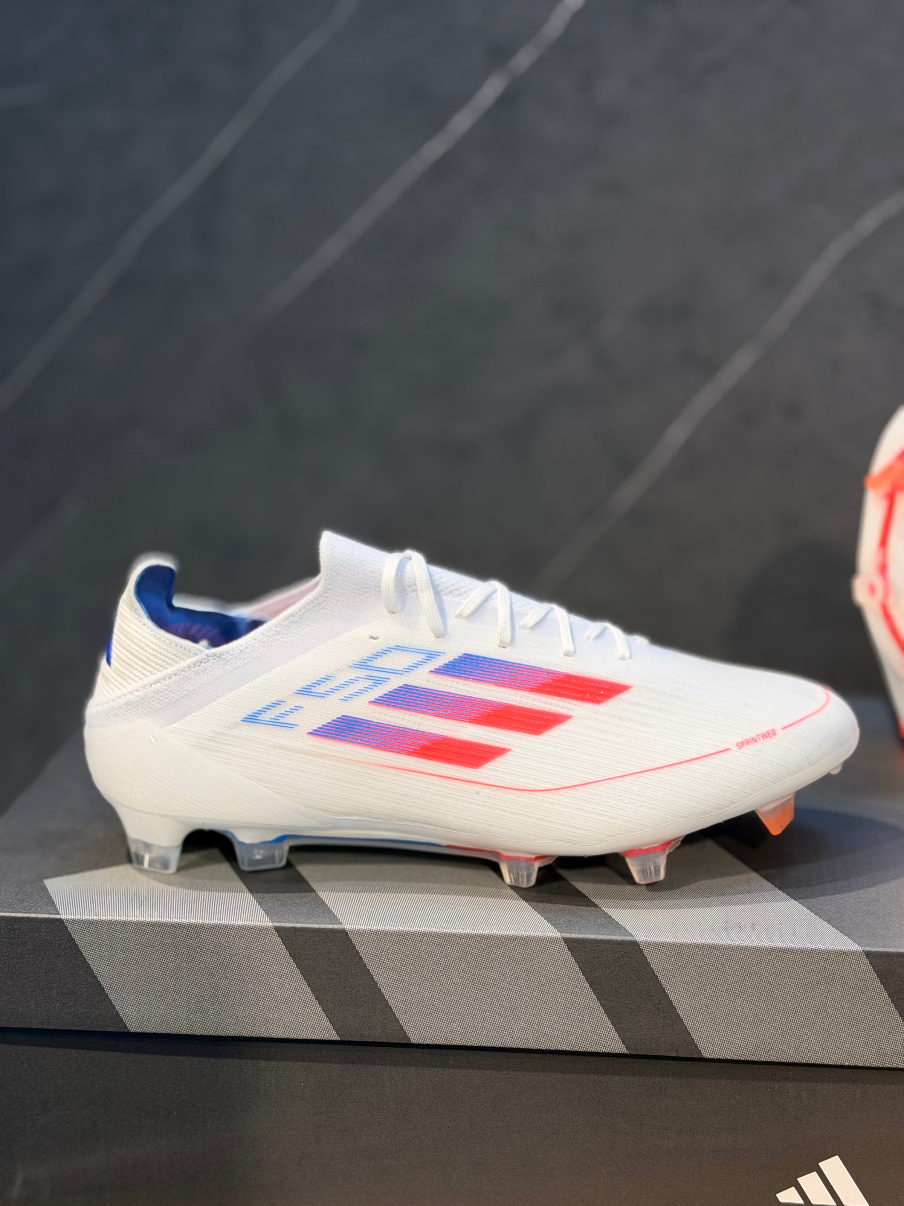 ADIDAS GUAYO GAMA MEDIA