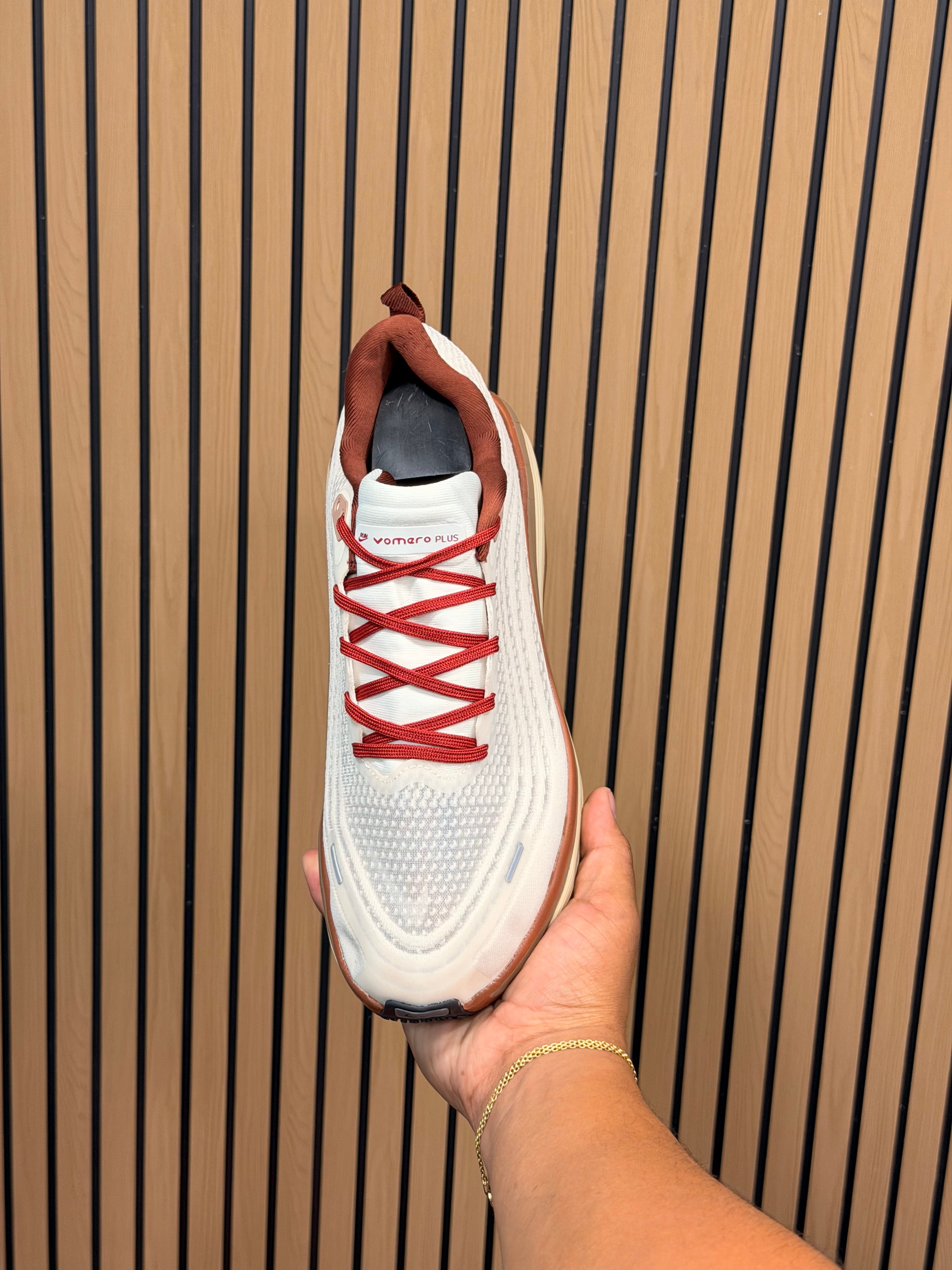 NIKE VOMERO PLUS