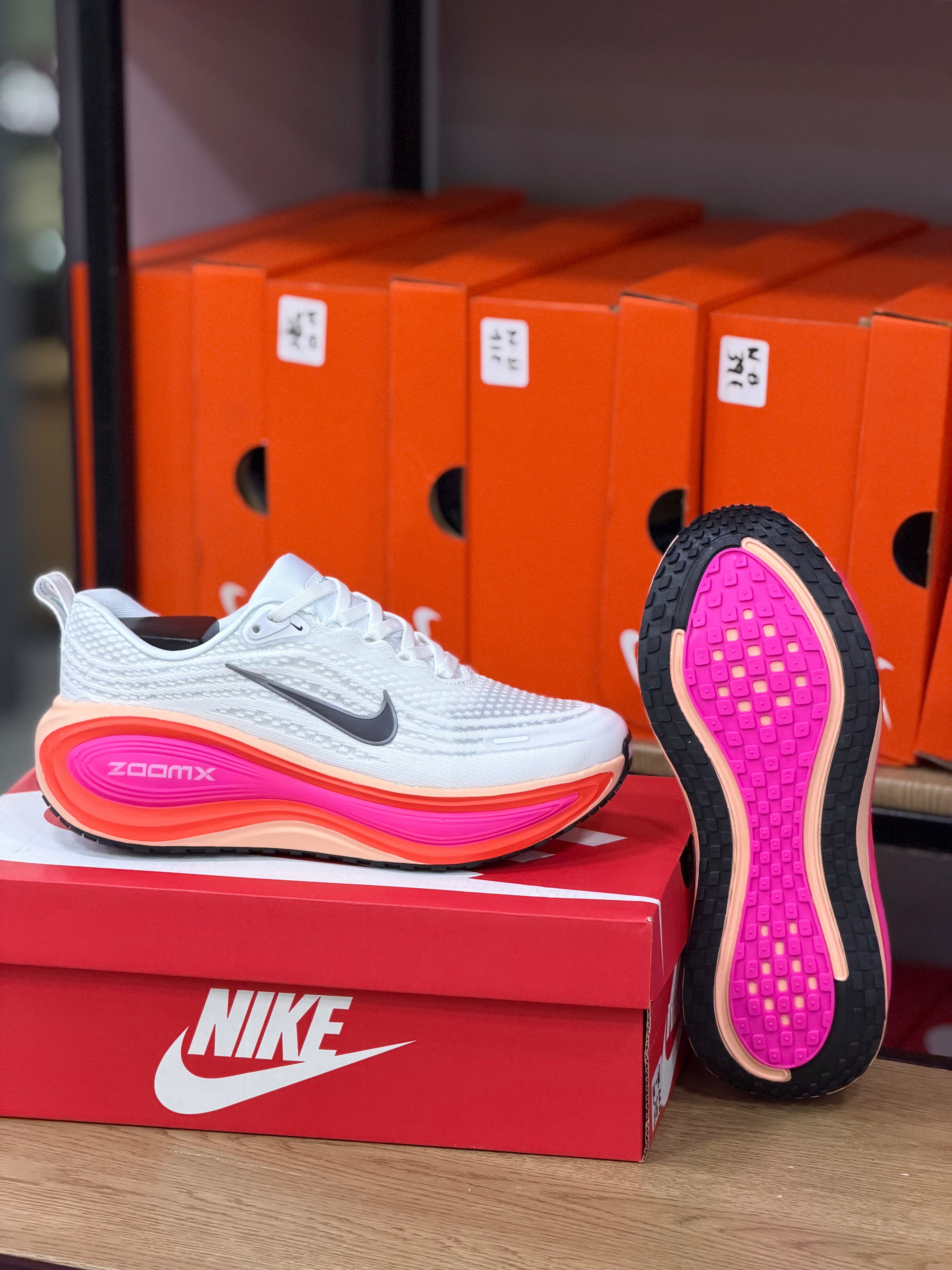 NIKE VOMERO PLUS