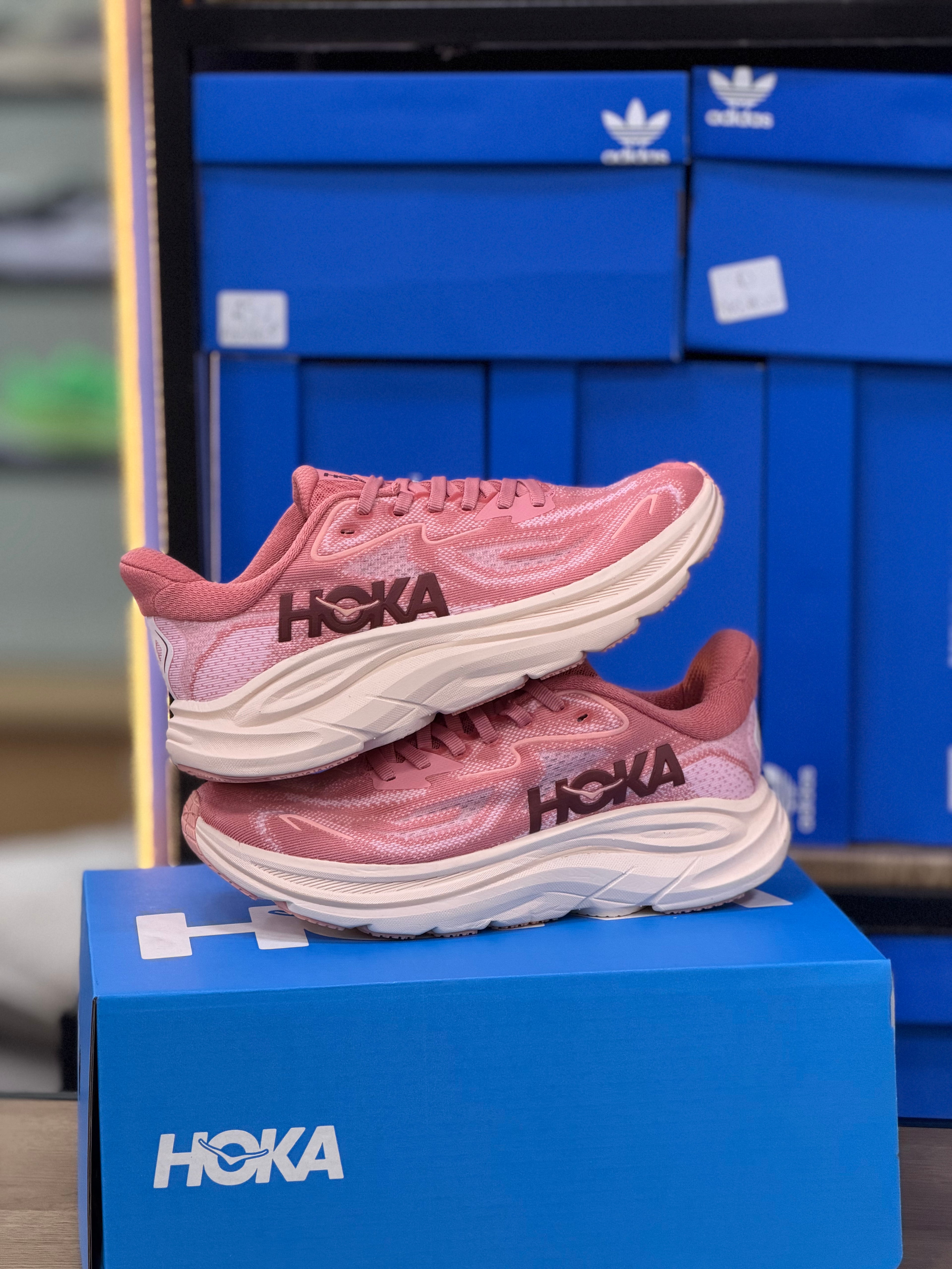 HOKA CLIFTON 10