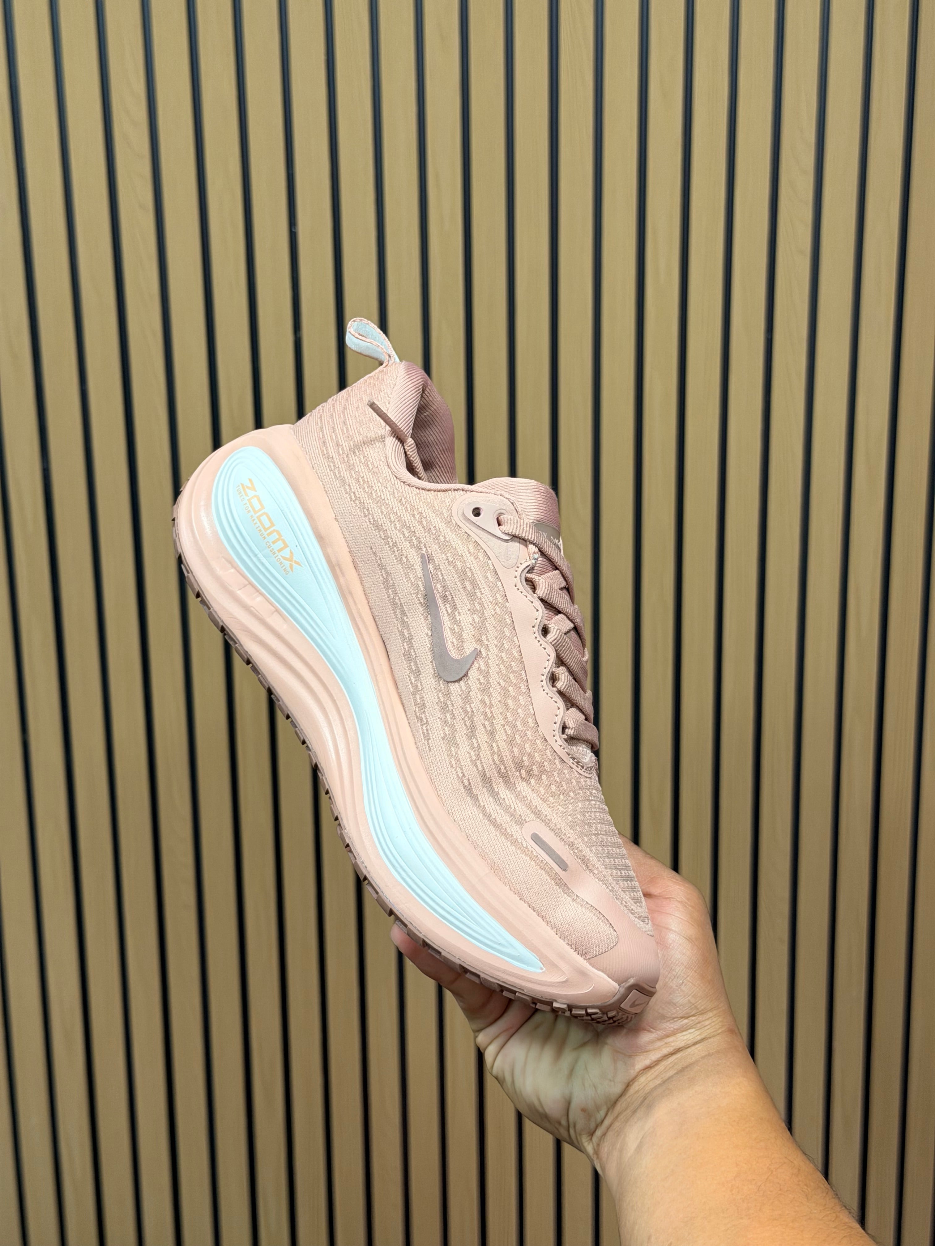 NIKE VOMERO PLUS