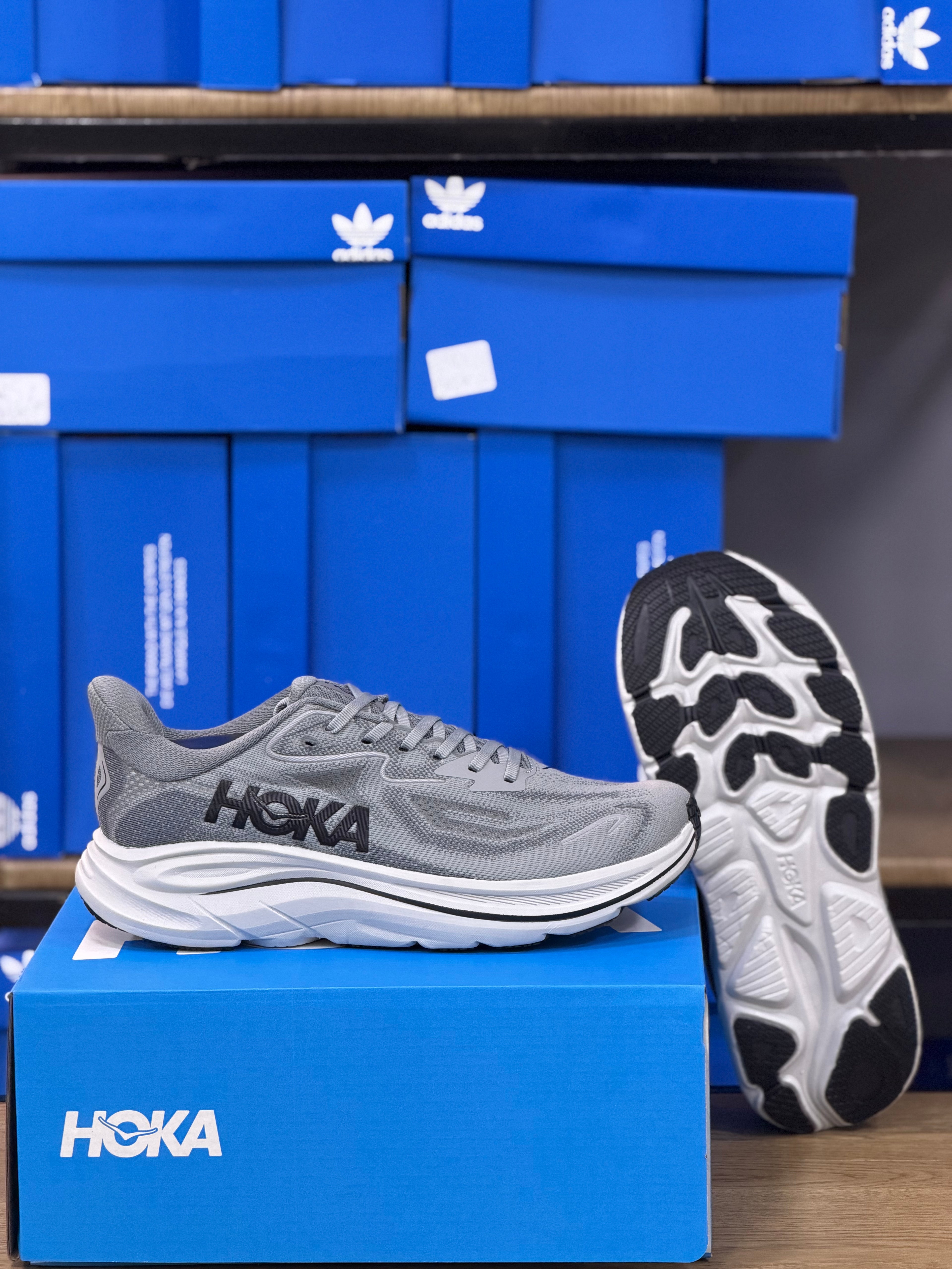 HOKA CLIFTON 10