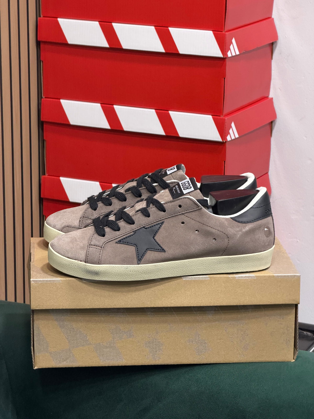 GOLDEN GOOSE