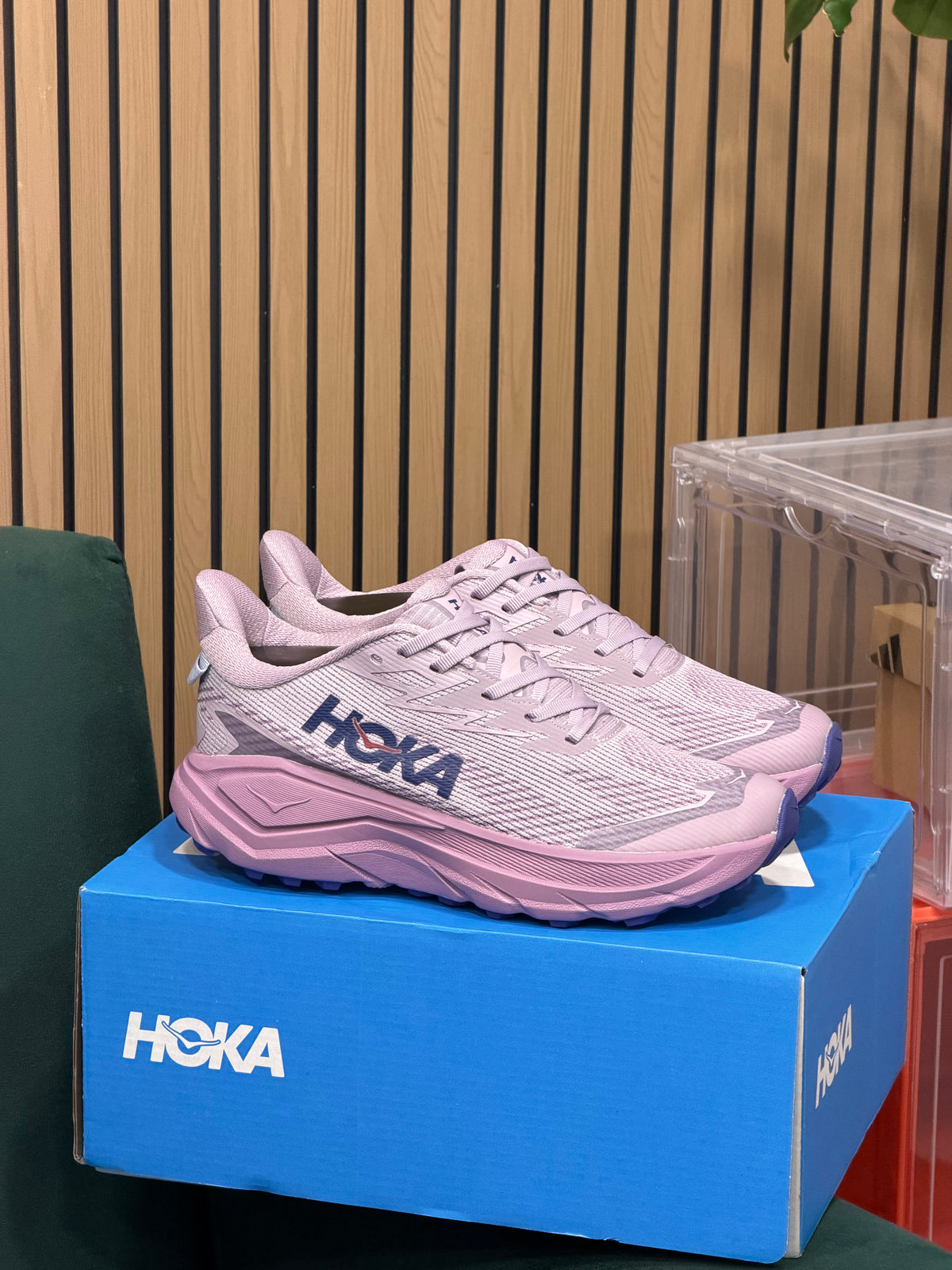 HOKA CHALLENGER 8
