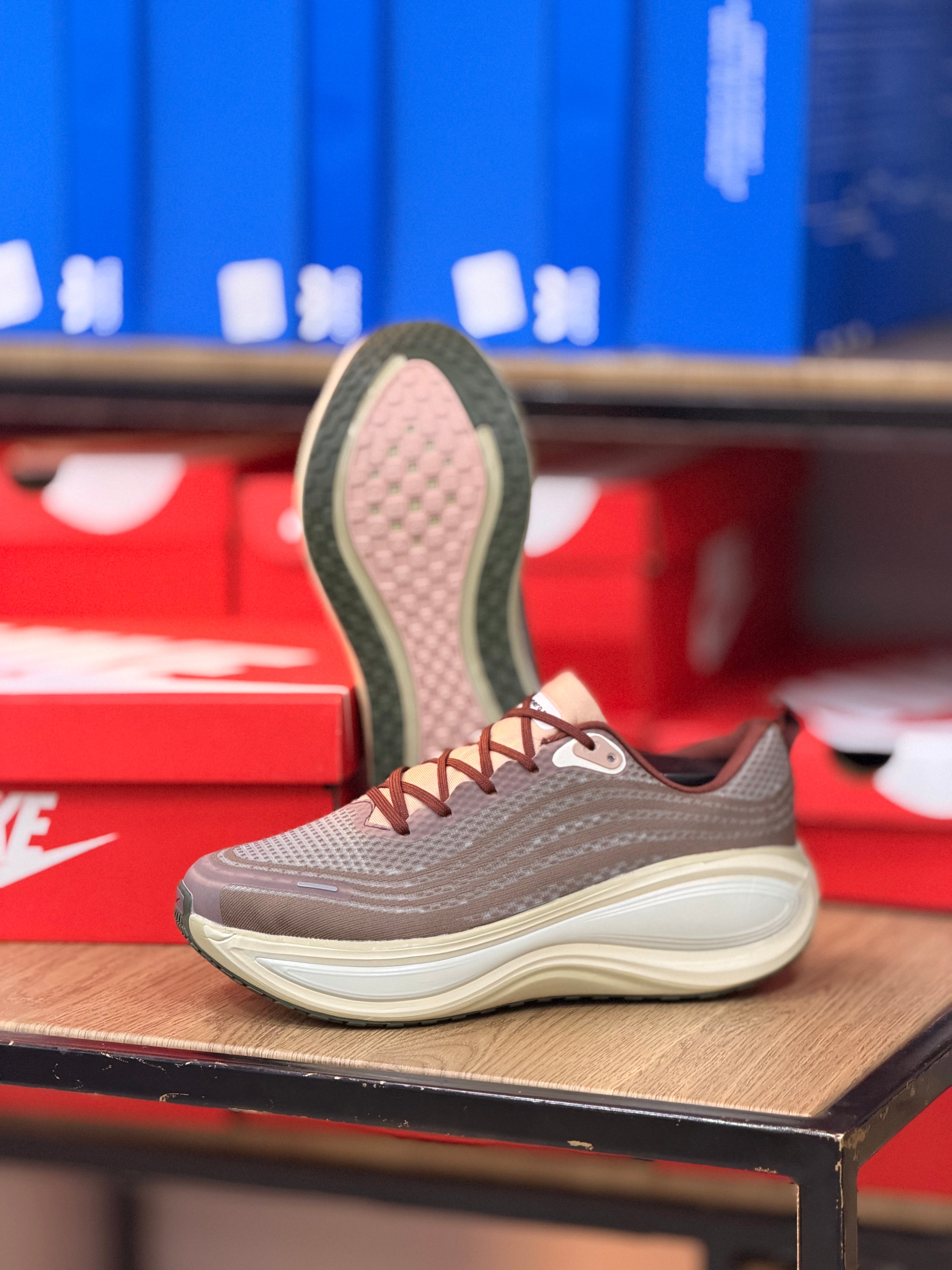 NIKE VOMERO PLUS