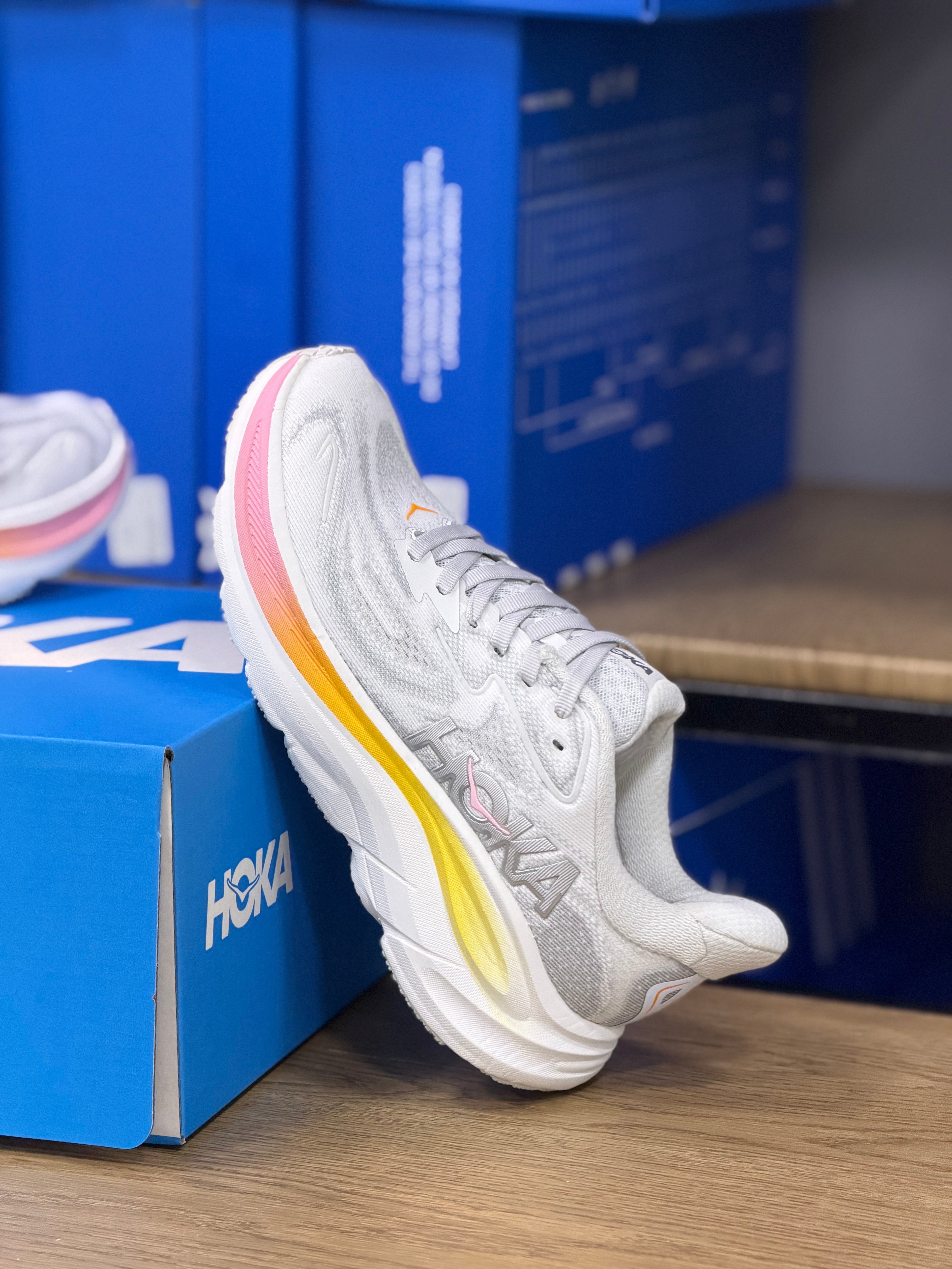 HOKA CLIFTON 10