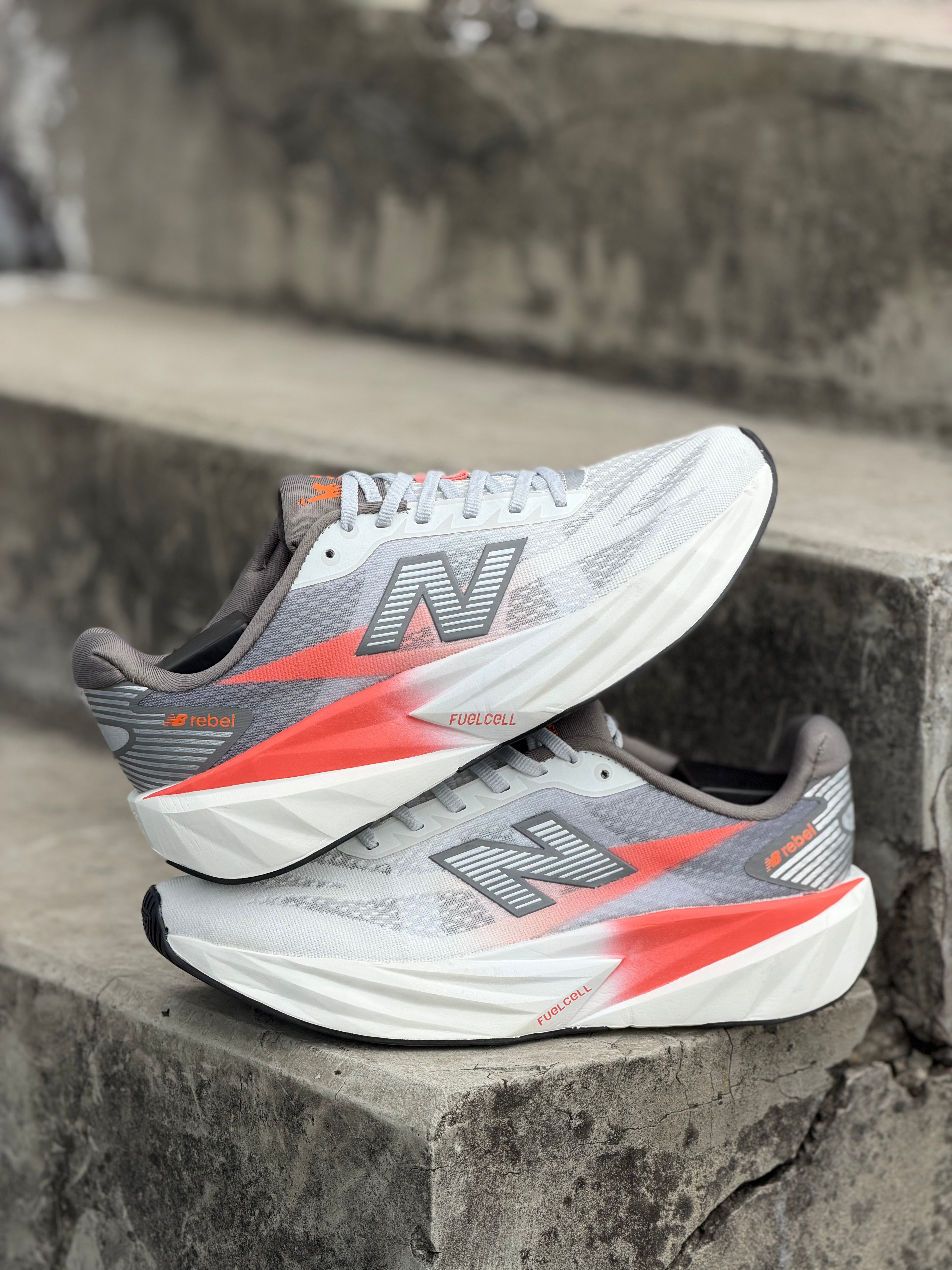 NEW BALANCE REBEL V5