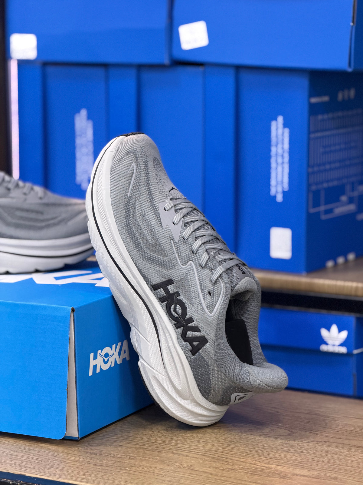 HOKA CLIFTON 10