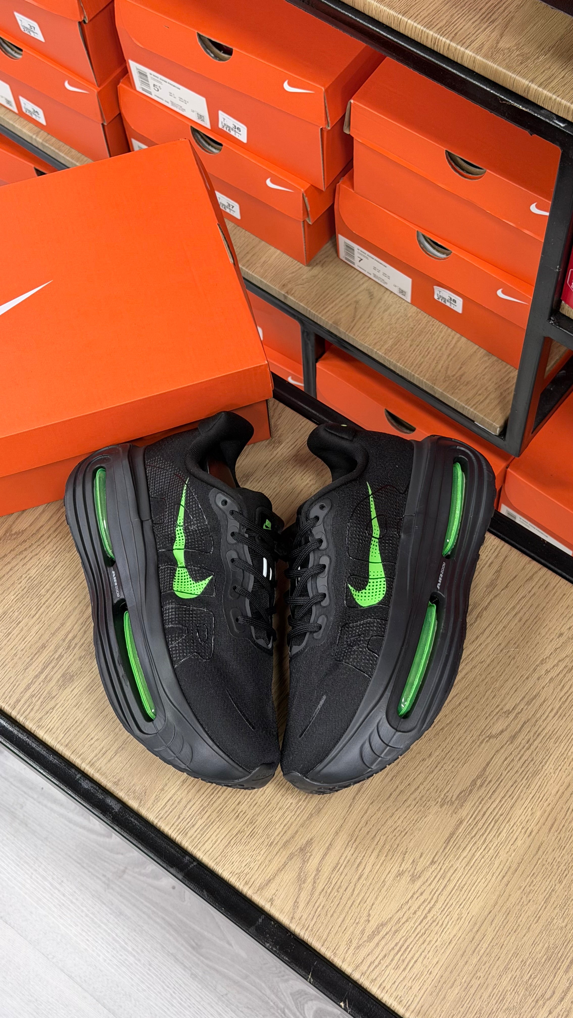 NIKE VOMERO PREMIUM