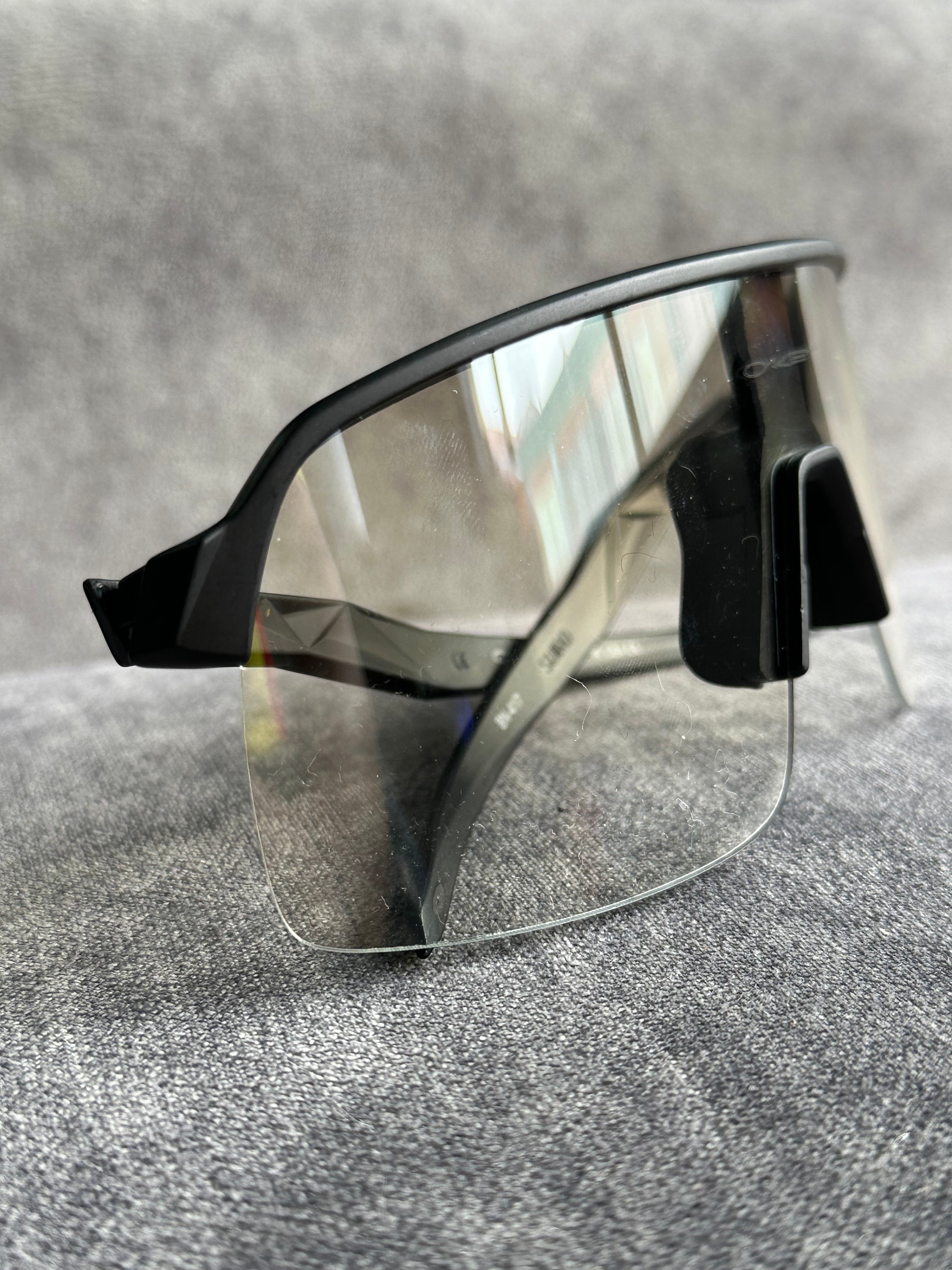 OAKLEY