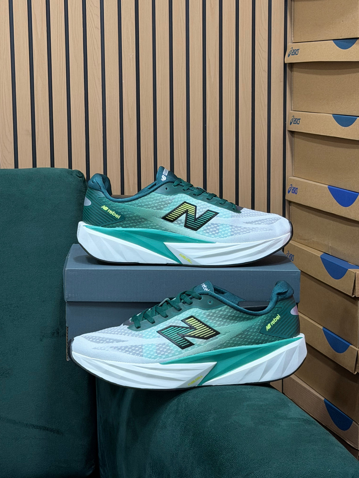 NEW BALANCE REBEL