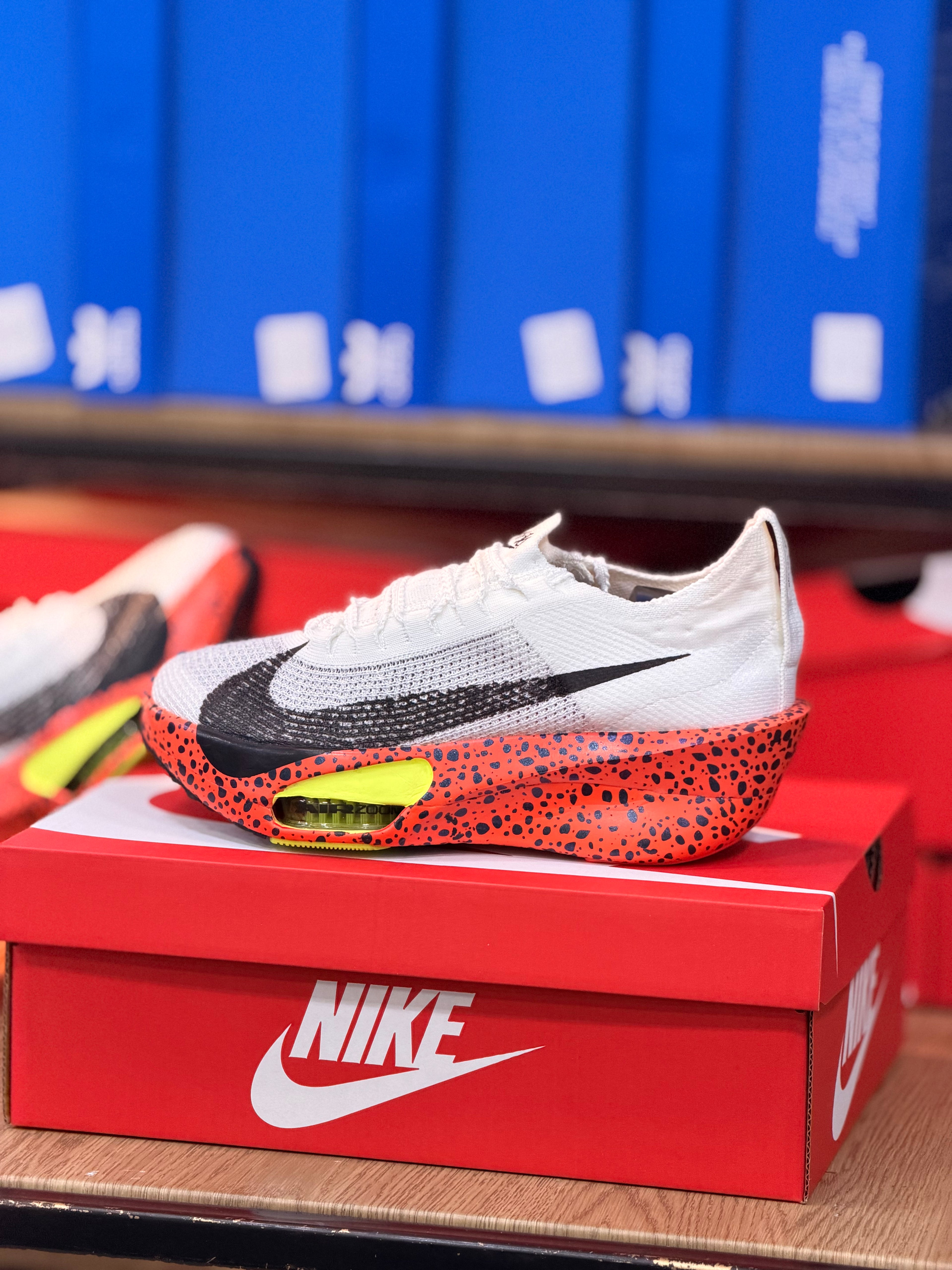 NIKE ALPHA FLY SAFARY