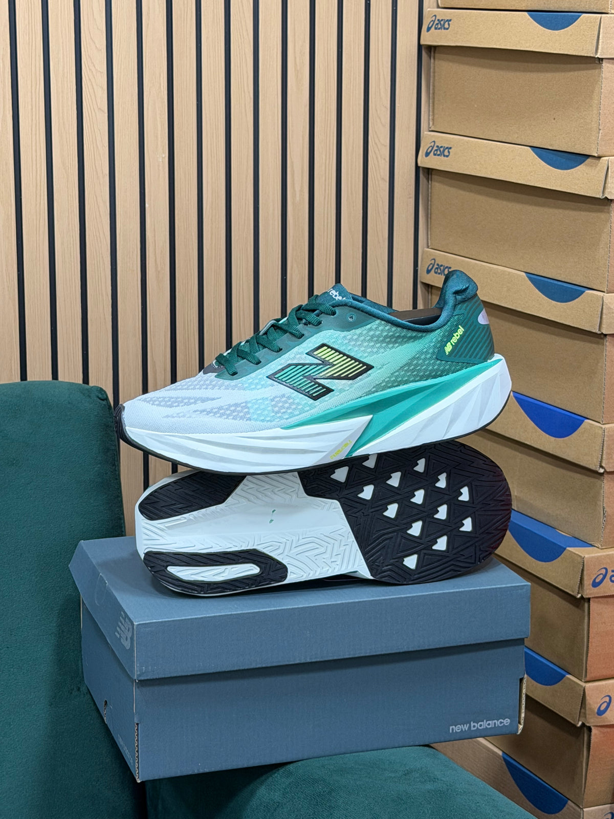 NEW BALANCE REBEL