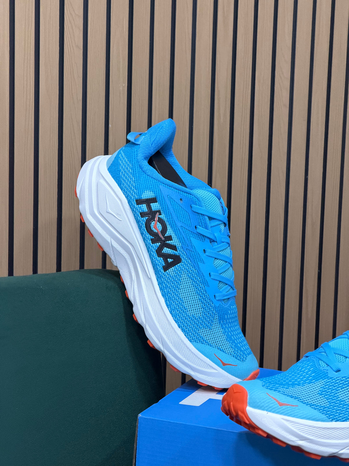 HOKA CHALLENGER 8