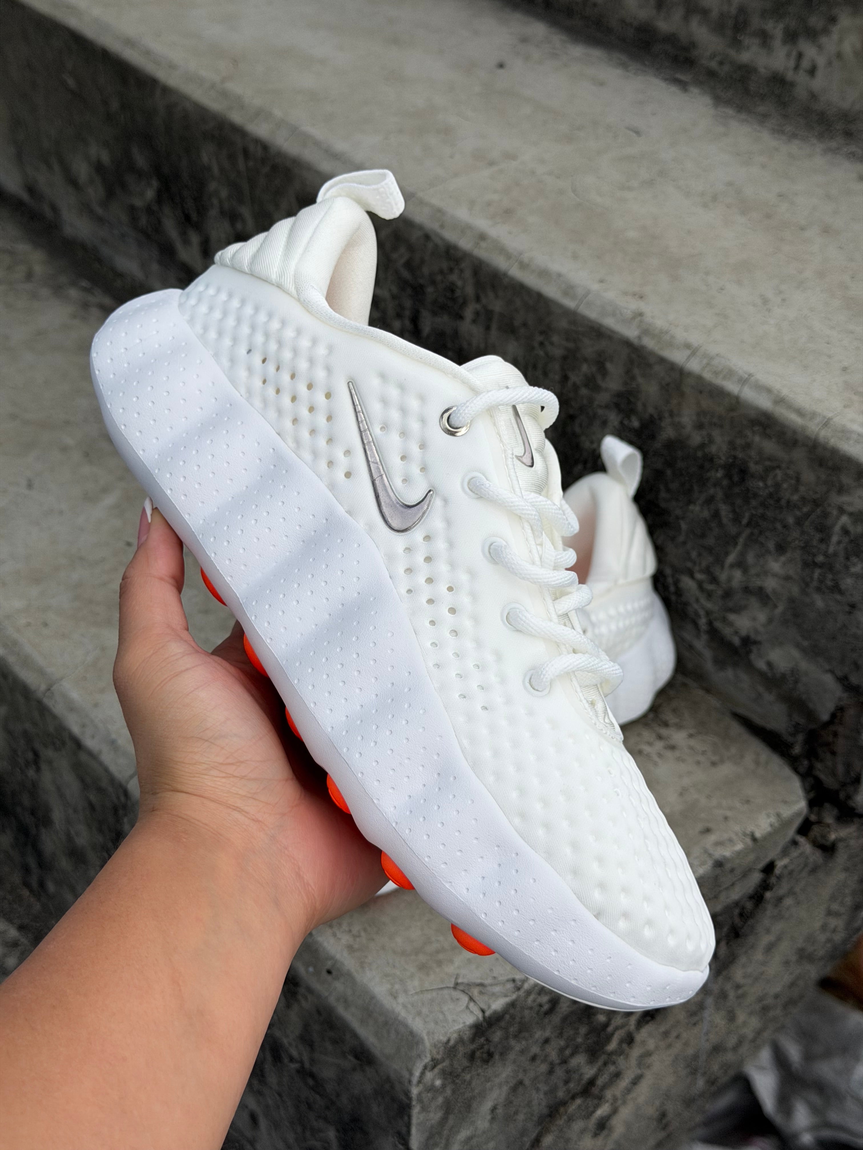 NIKE MIND 002
