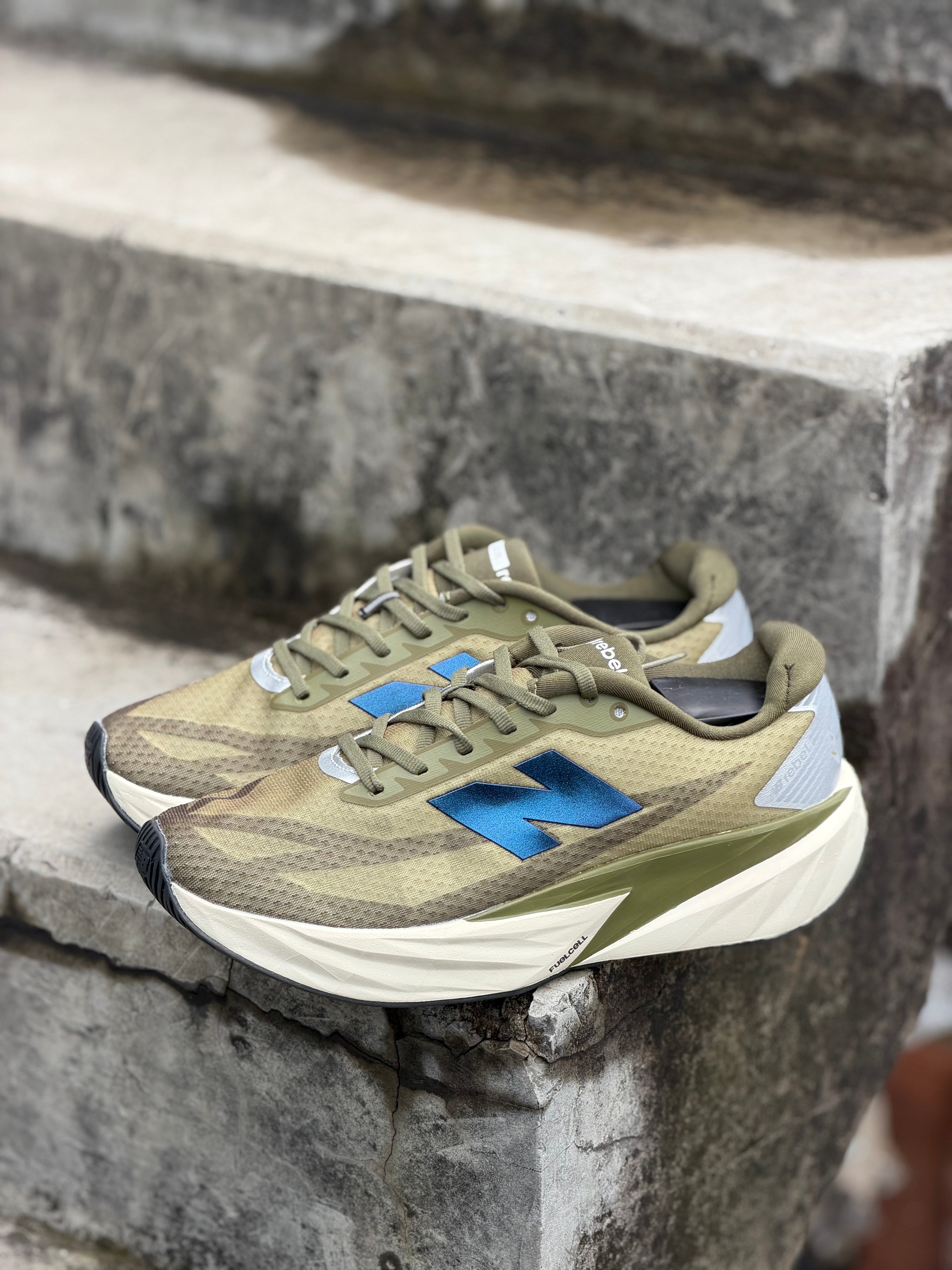 NEW BALANCE REBEL V5
