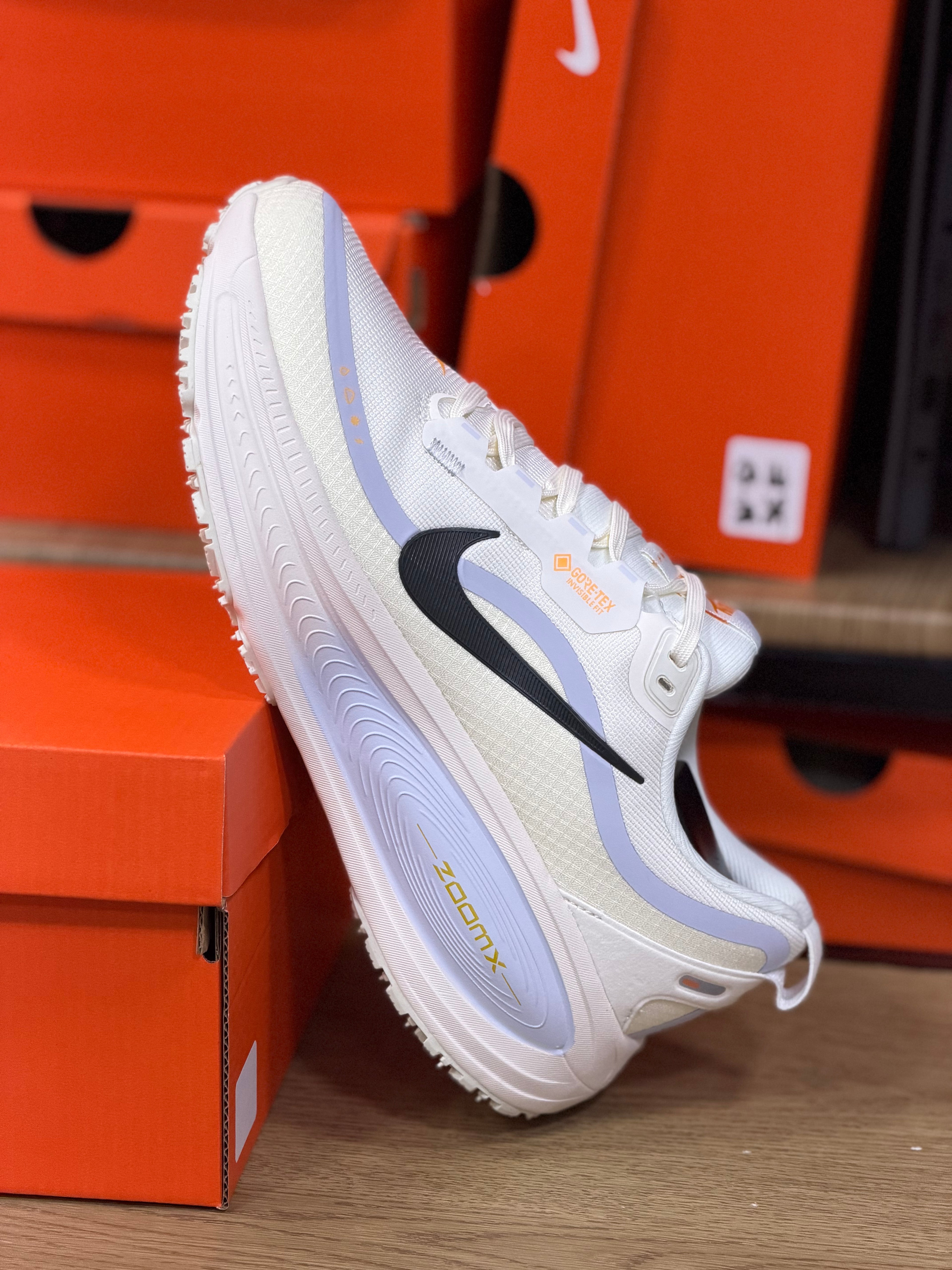 NIKE VOMERO GORETEX 18