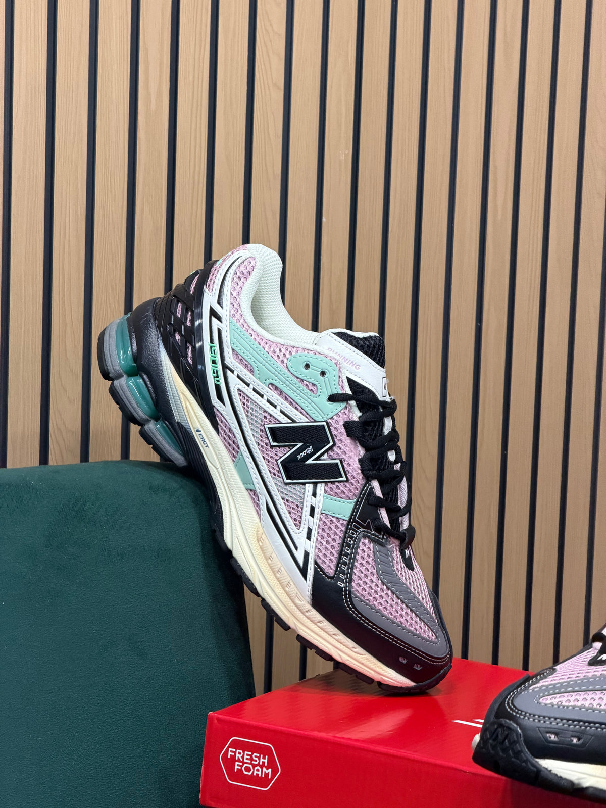 NEW BALANCE