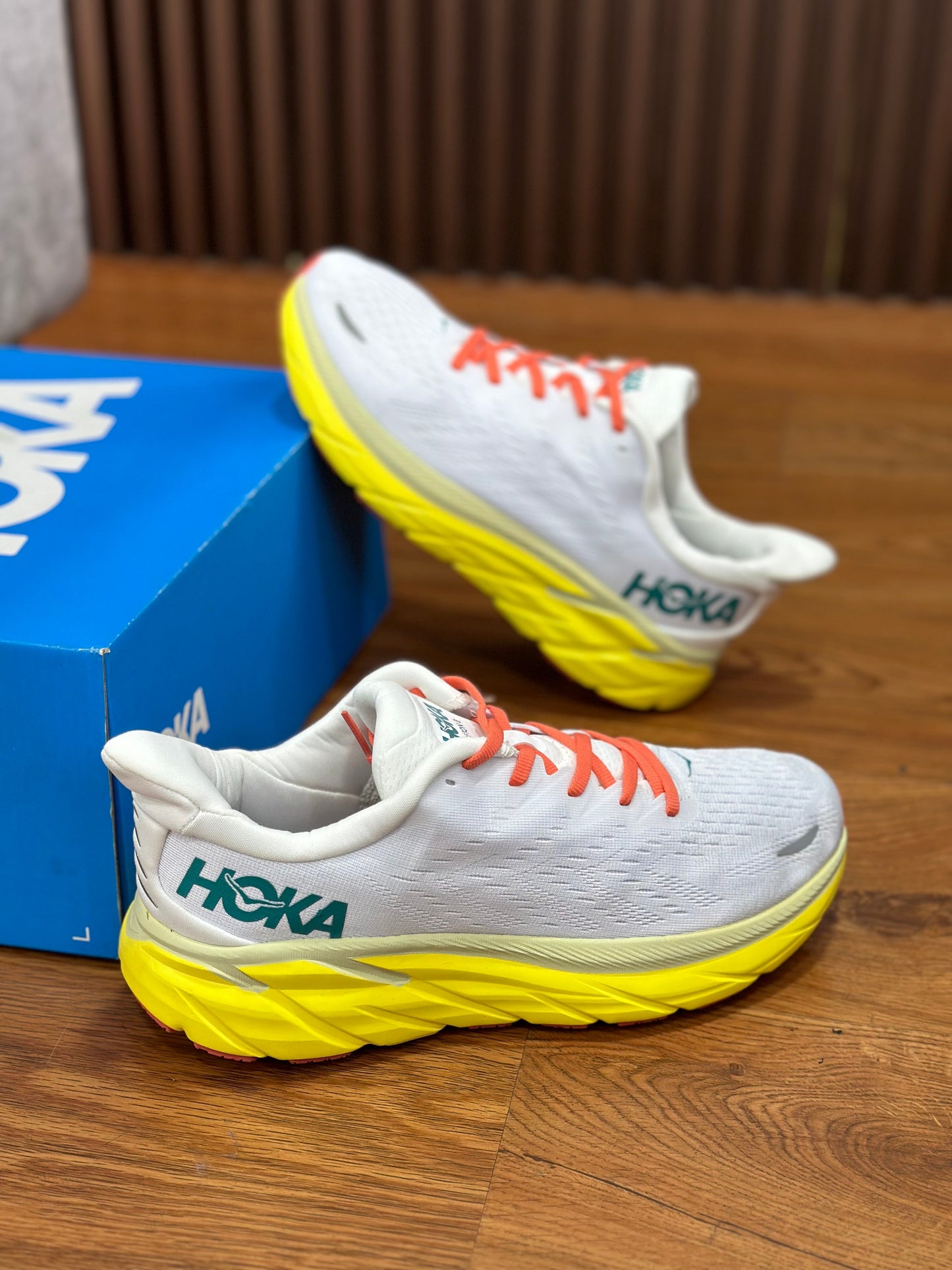 HOKA CLIFTON 8