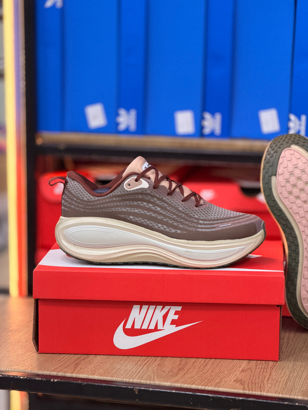 NIKE VOMERO PLUS