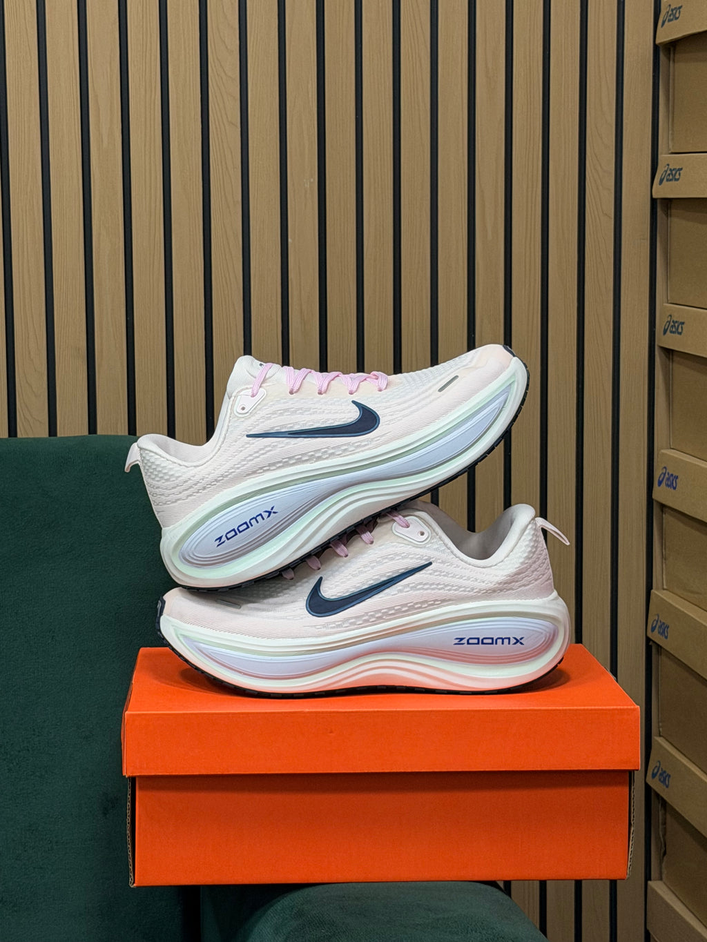NIKE VOMERO PLUS
