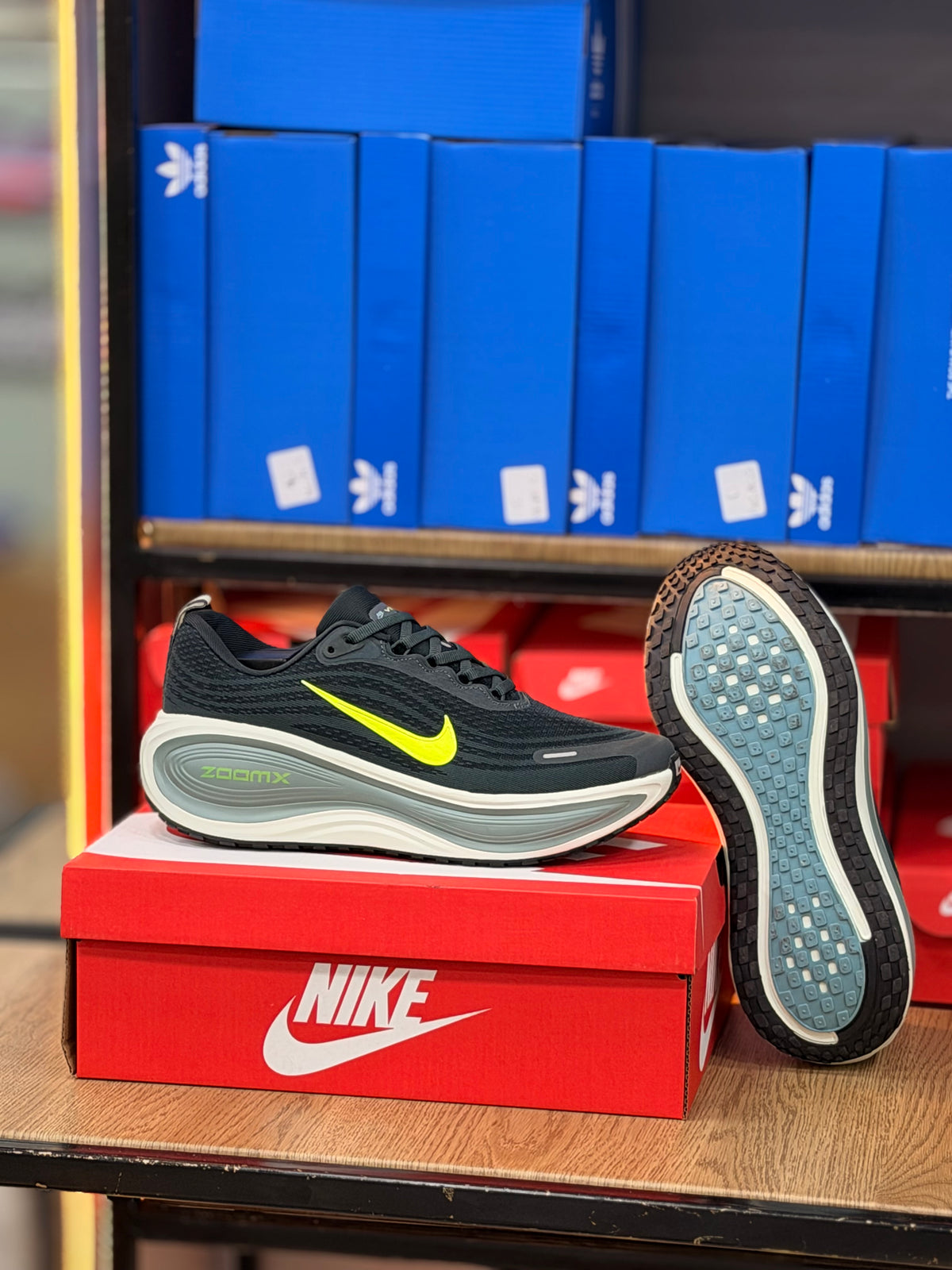 NIKE VOMERO PLUS