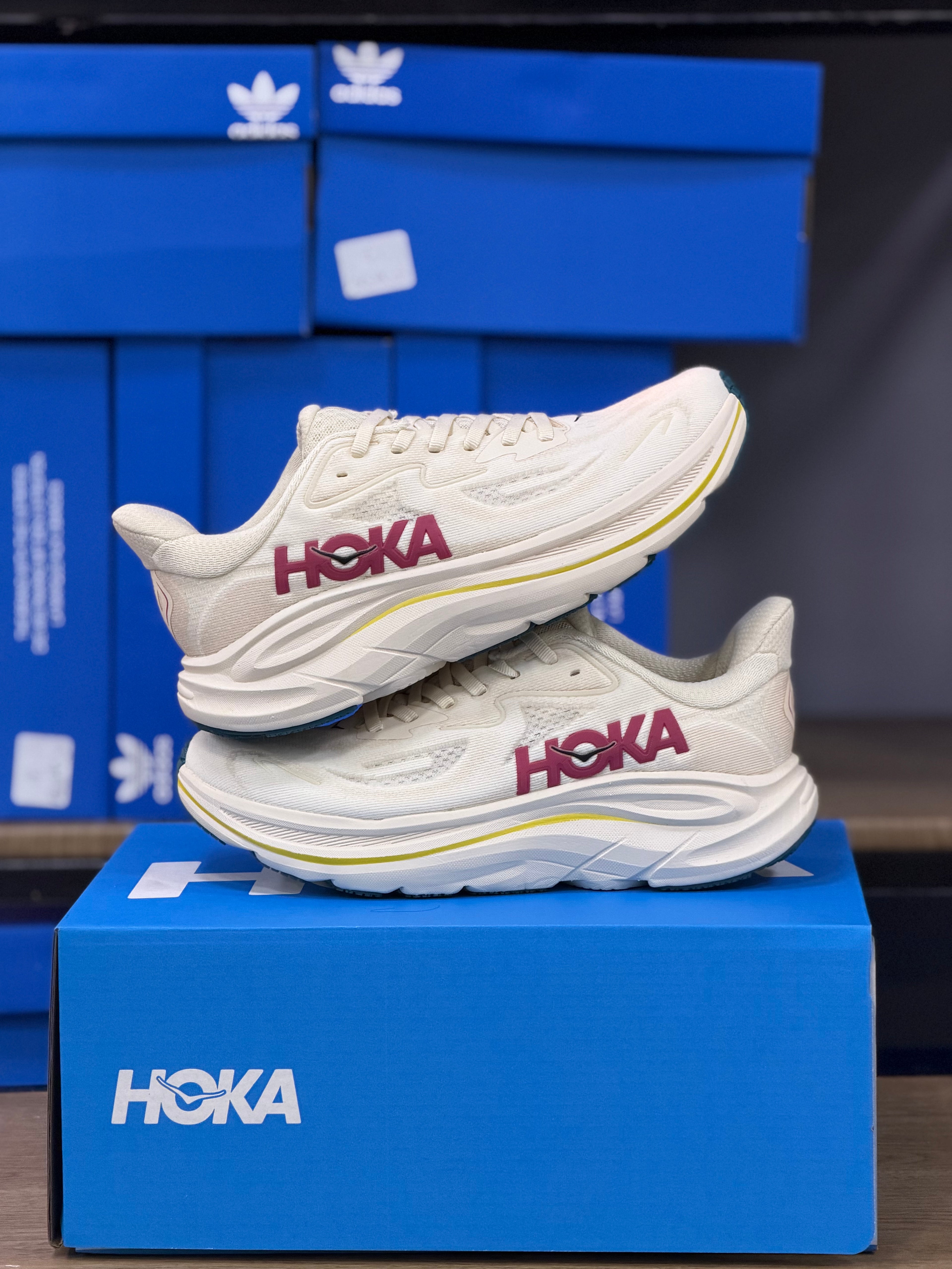 HOKA CLIFTON 10