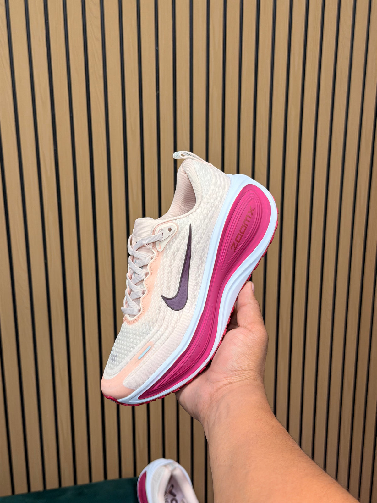 NIKE VOMERO PLUS