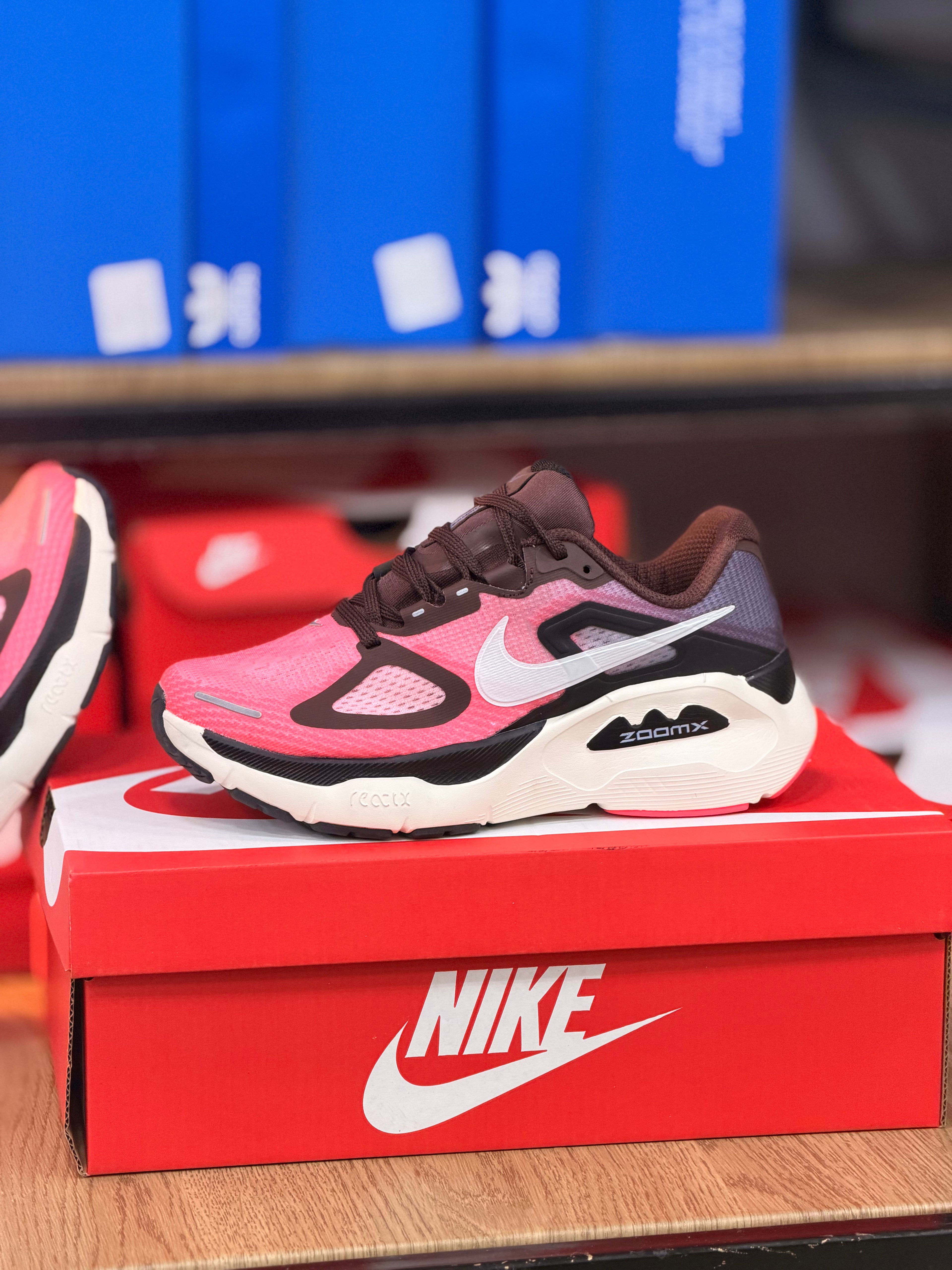 NIKE STRUCTURE PLUS