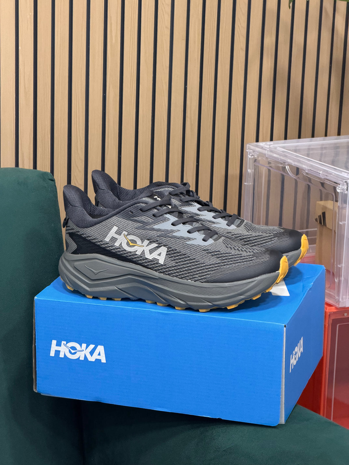 HOKA CHALLENGER 8