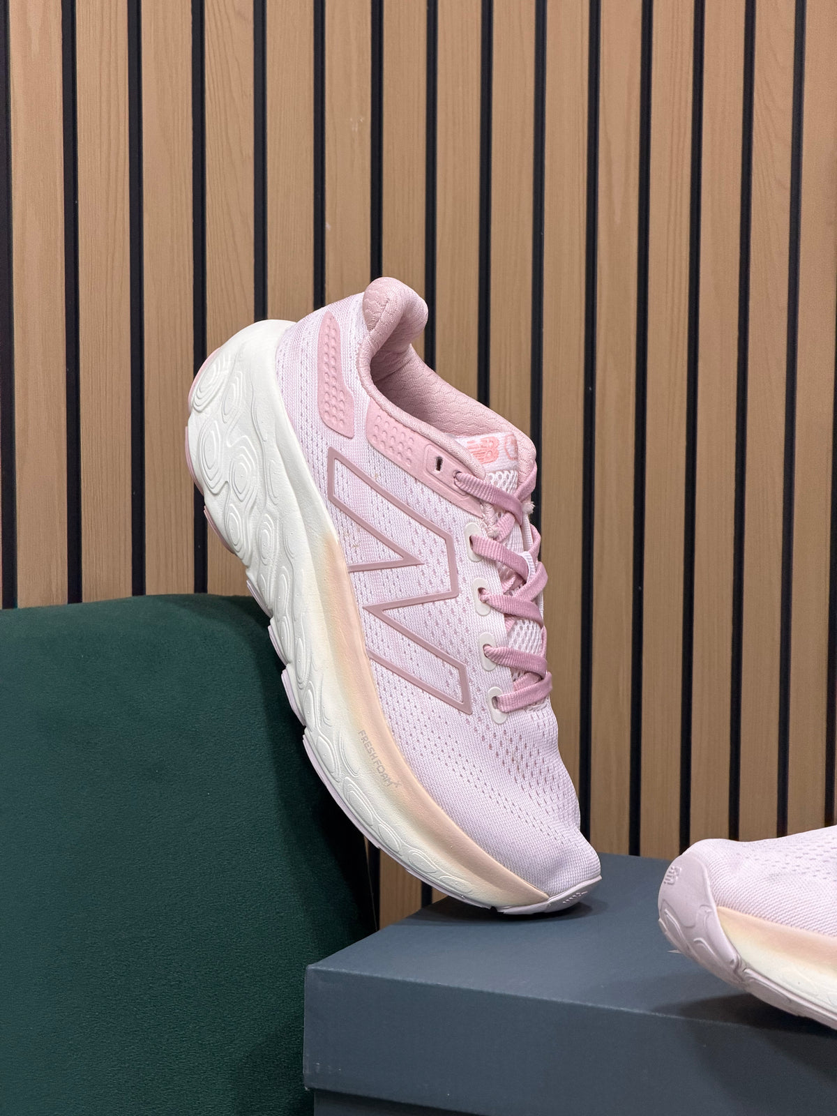 NEW BALANCE 1080