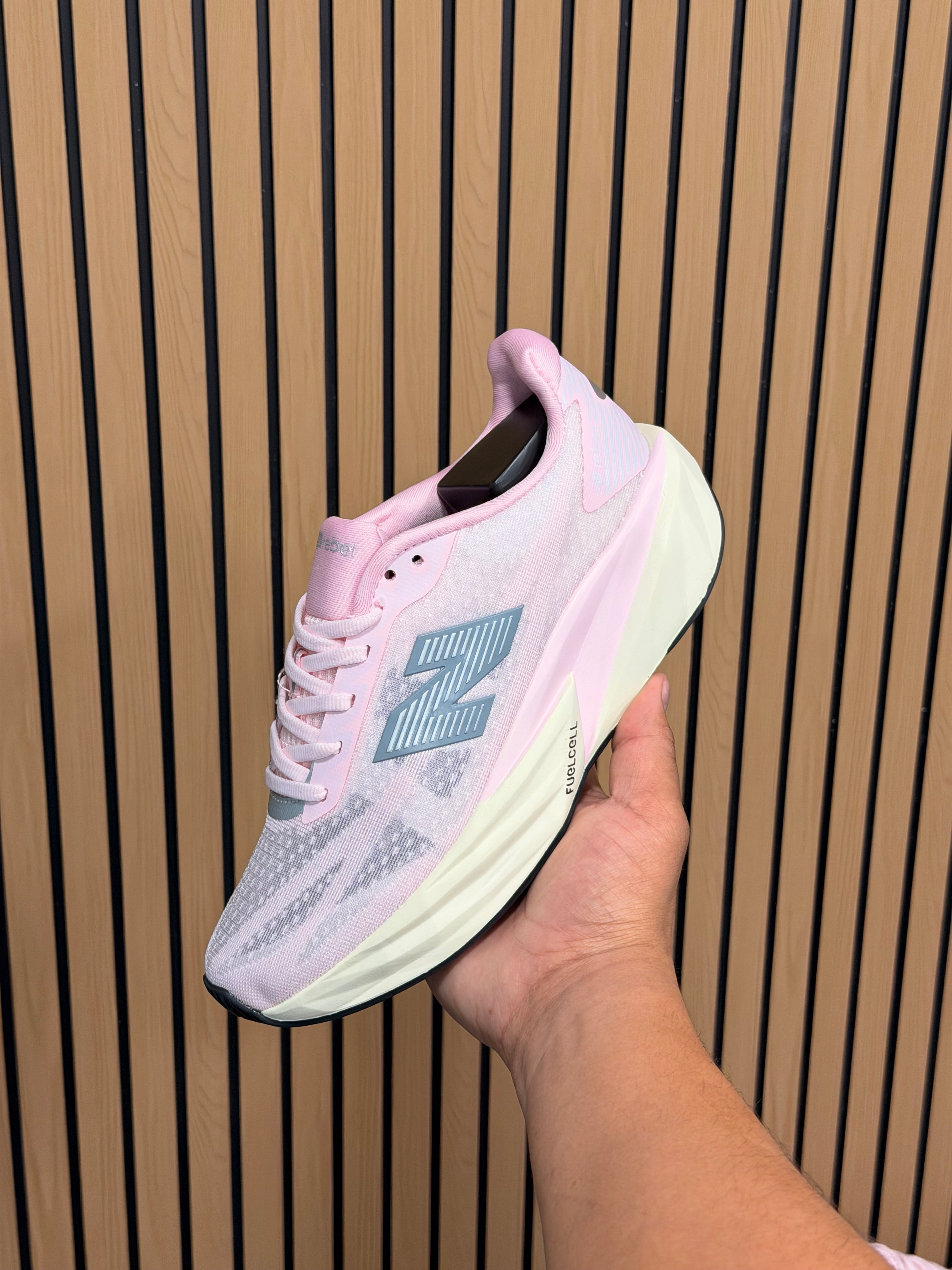 NEW BALANCE REBEL V5