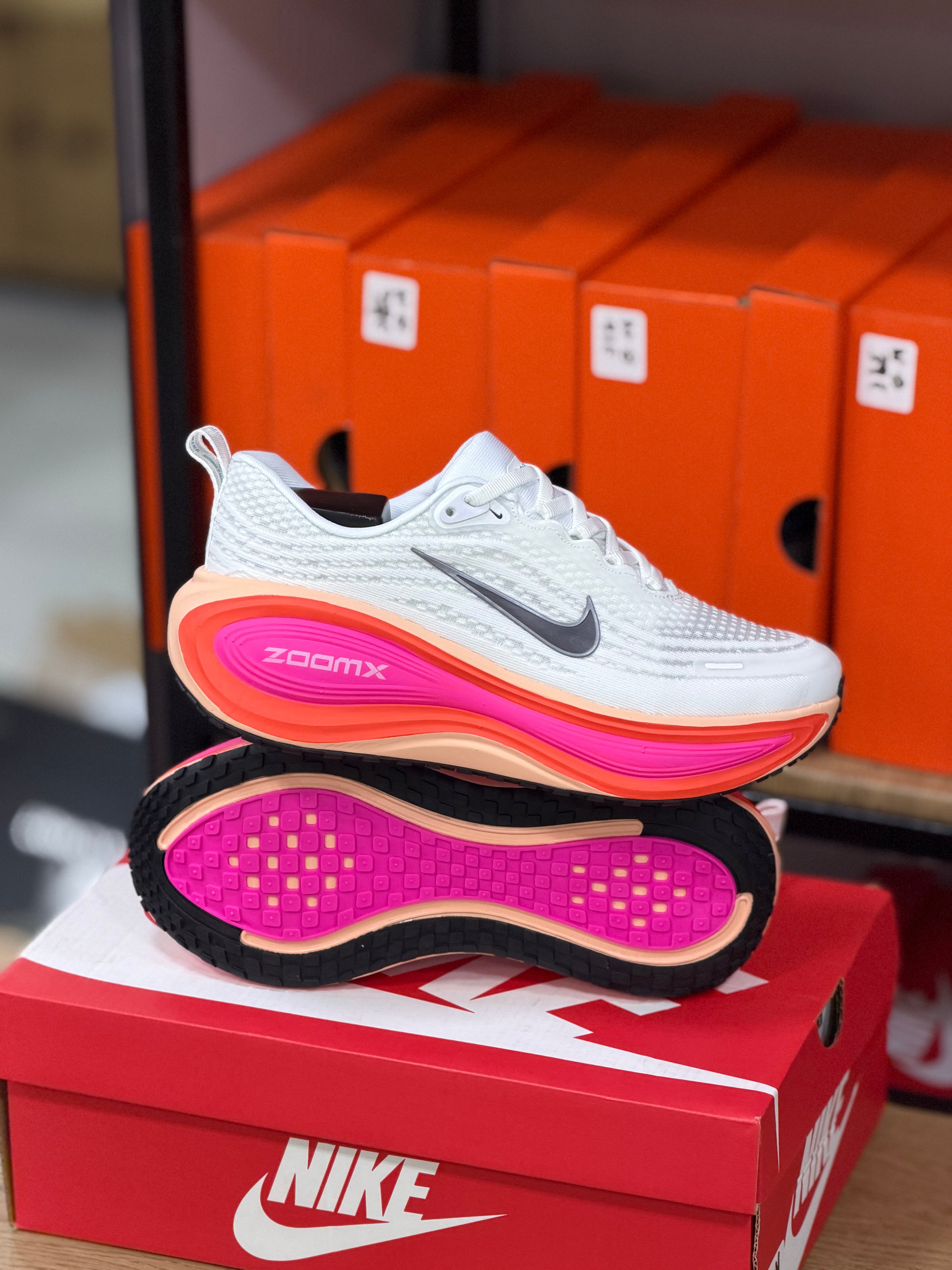NIKE VOMERO PLUS