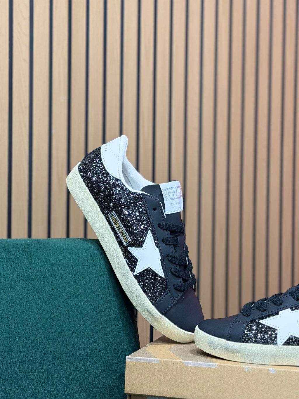 GOLDEN GOOSE