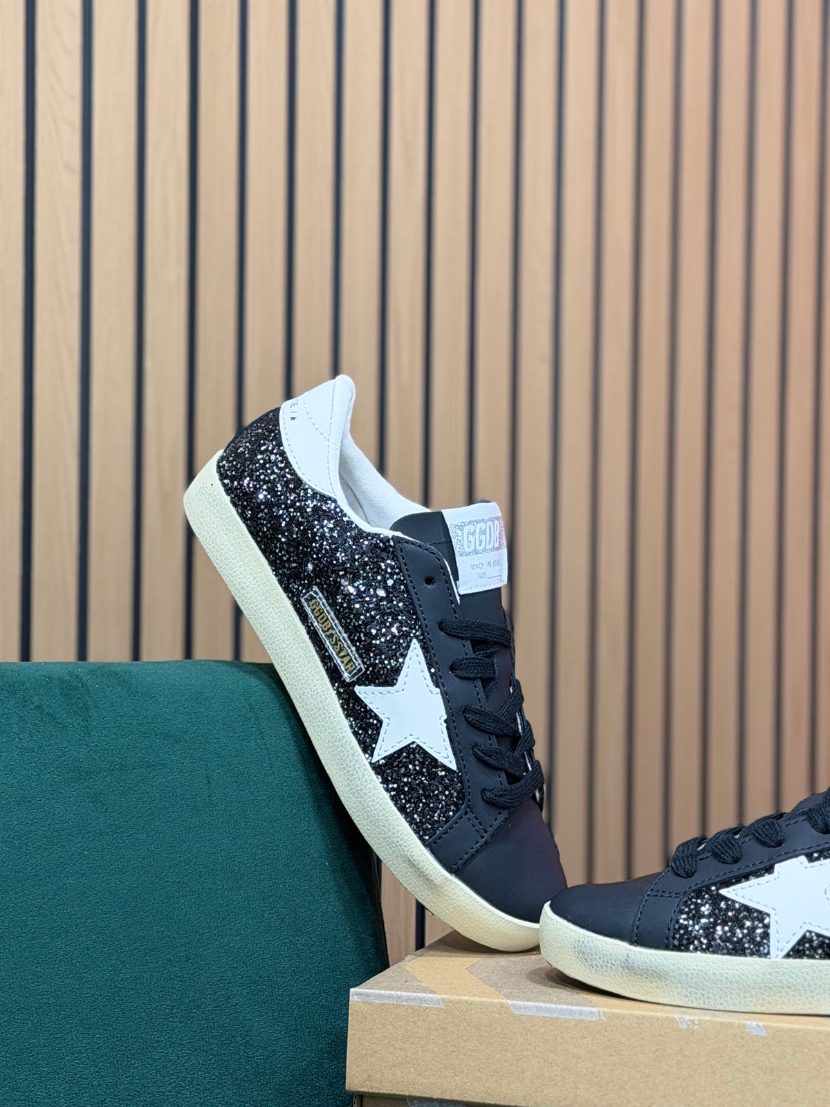 GOLDEN GOOSE