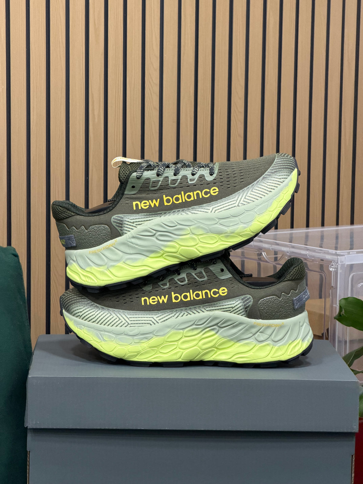 NEW BALANCE MORE V4