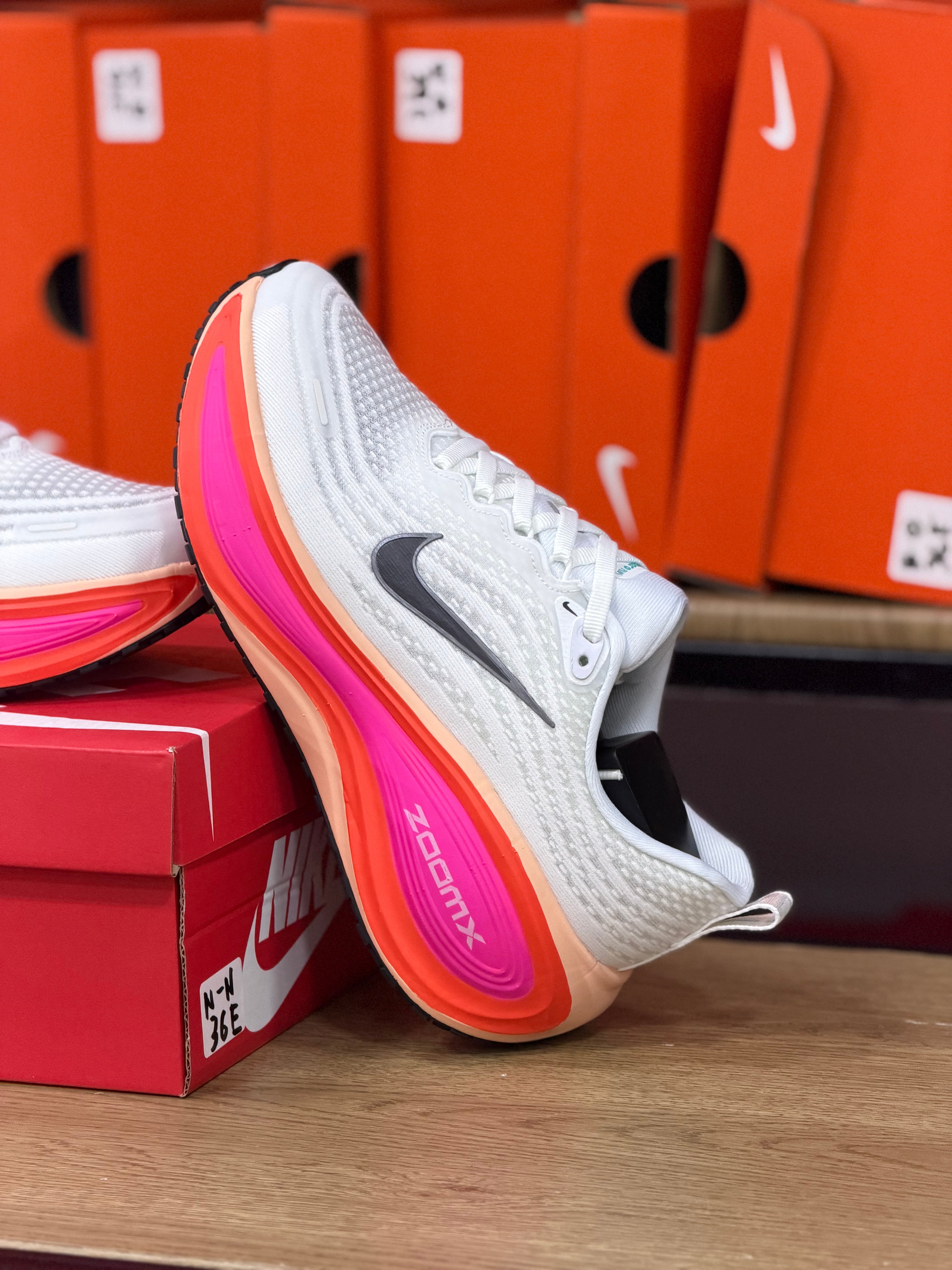 NIKE VOMERO PLUS