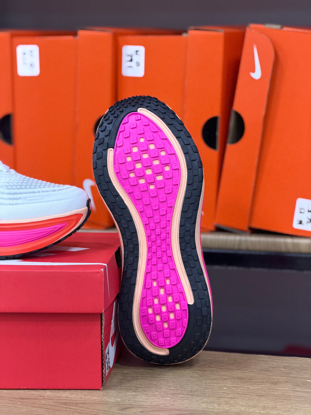 NIKE VOMERO PLUS