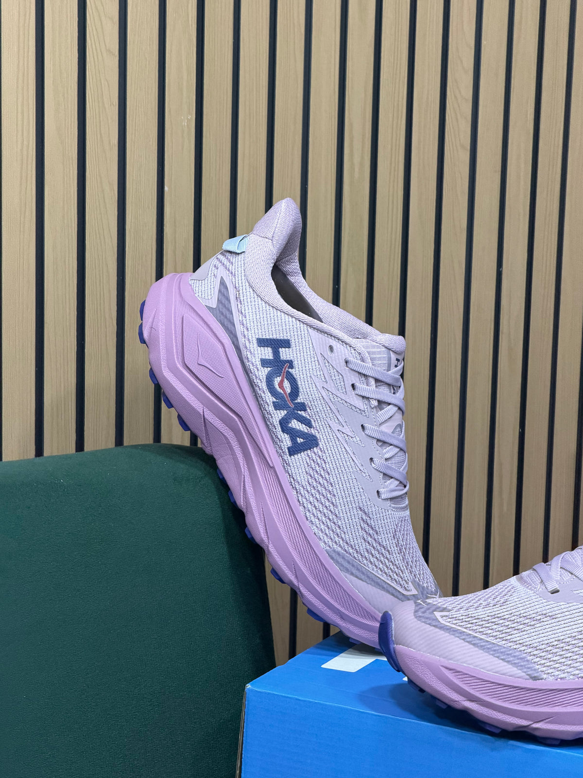 HOKA CHALLENGER 8