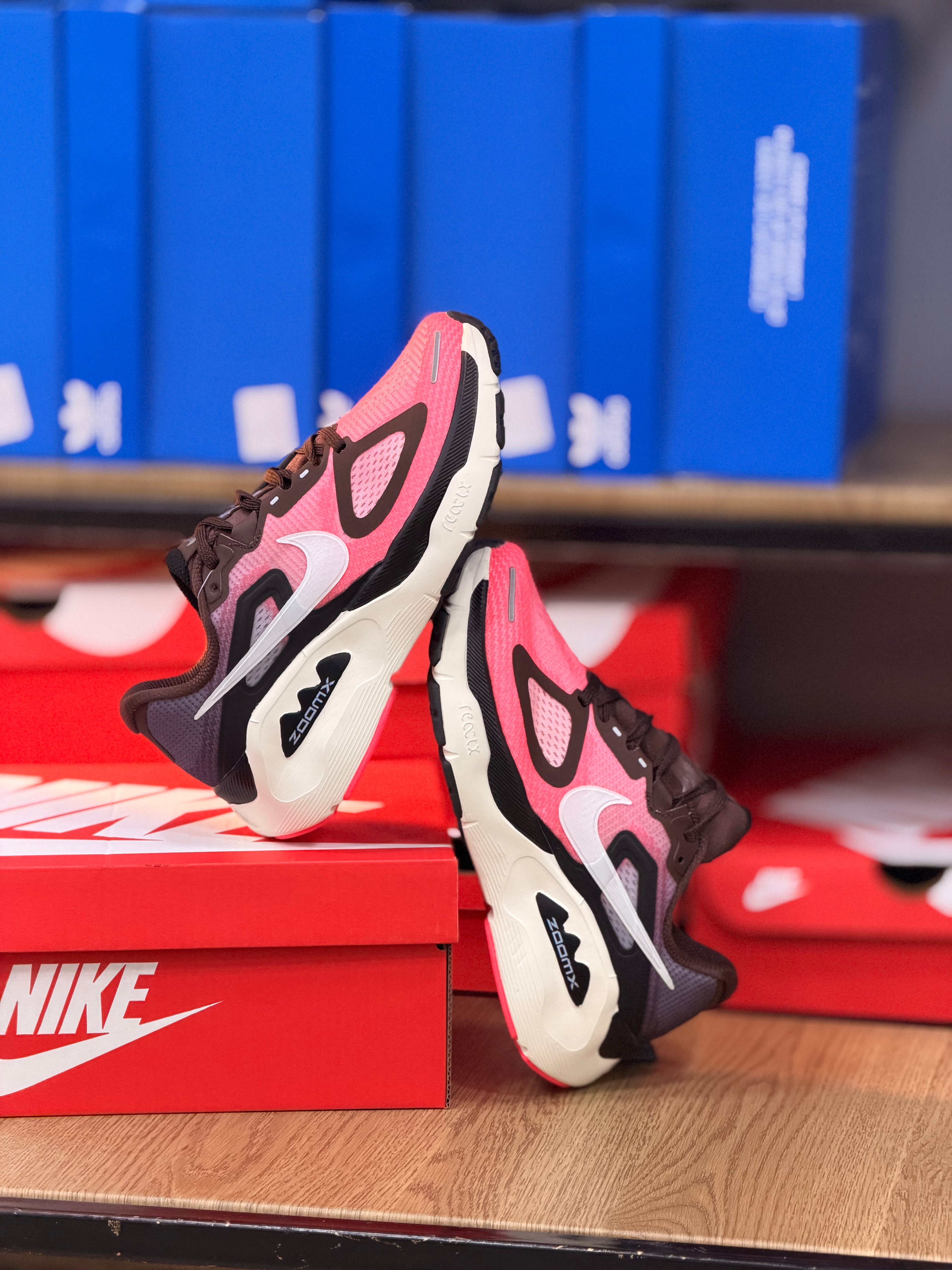 NIKE STRUCTURE PLUS